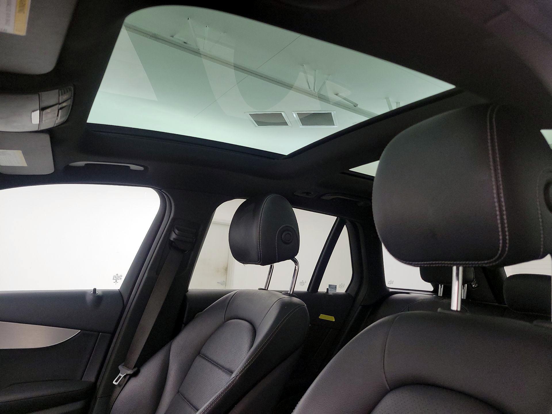 Thumbnail: 2017 Mercedes-Benz GLC - 19