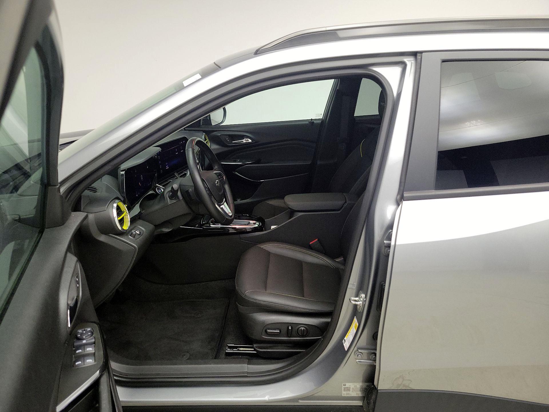 Thumbnail: 2024 Chevrolet Trax - 11