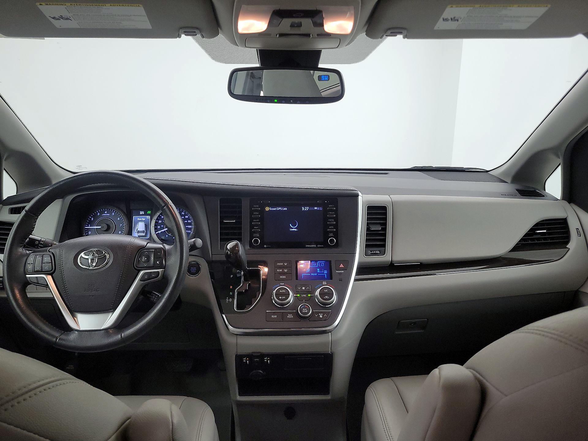 Thumbnail: 2019 Toyota Sienna - 9