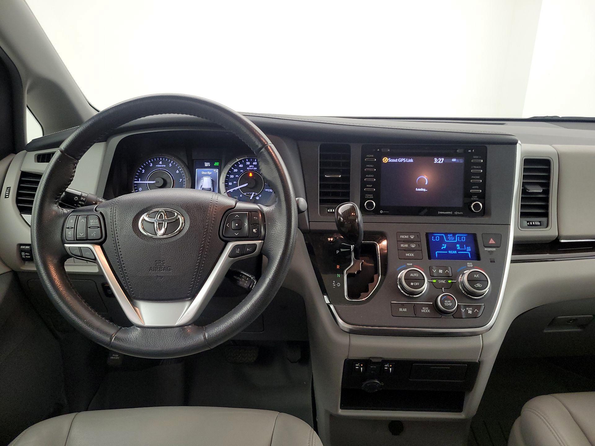 Thumbnail: 2019 Toyota Sienna - 10