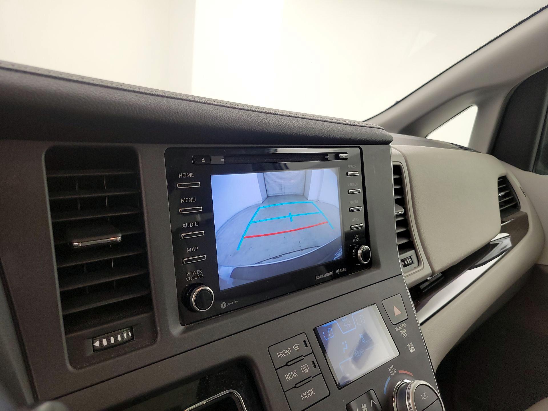 Thumbnail: 2019 Toyota Sienna - 14