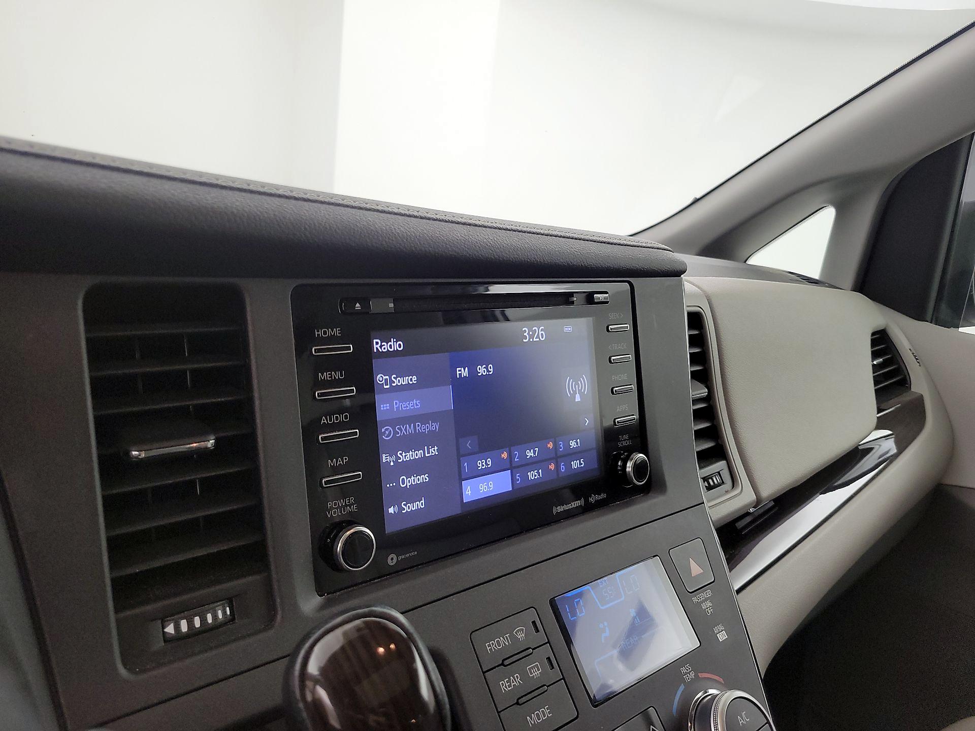 Thumbnail: 2019 Toyota Sienna - 15