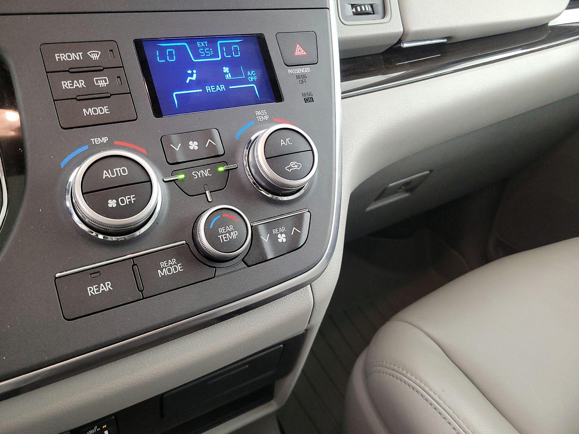 Thumbnail: 2019 Toyota Sienna - 16