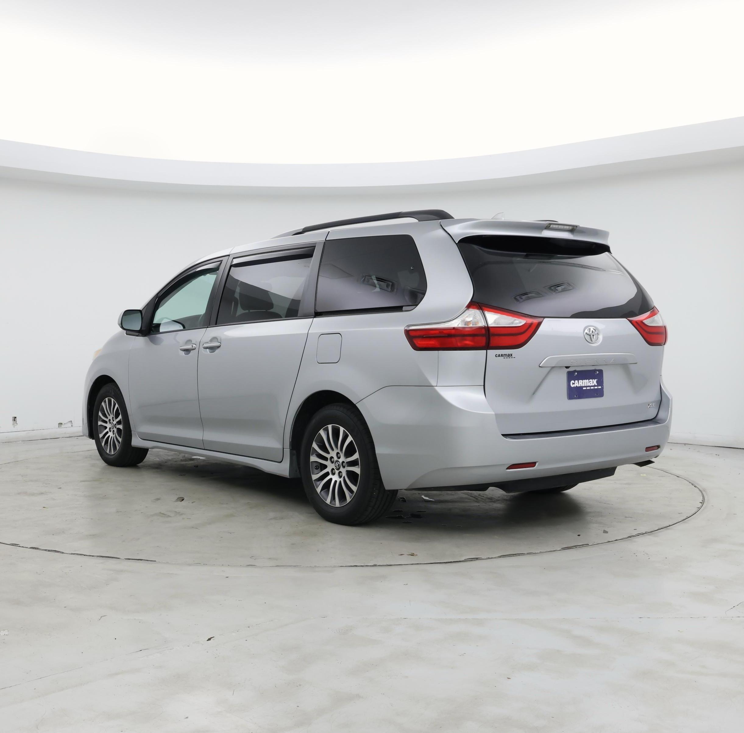 Thumbnail: 2019 Toyota Sienna - 2