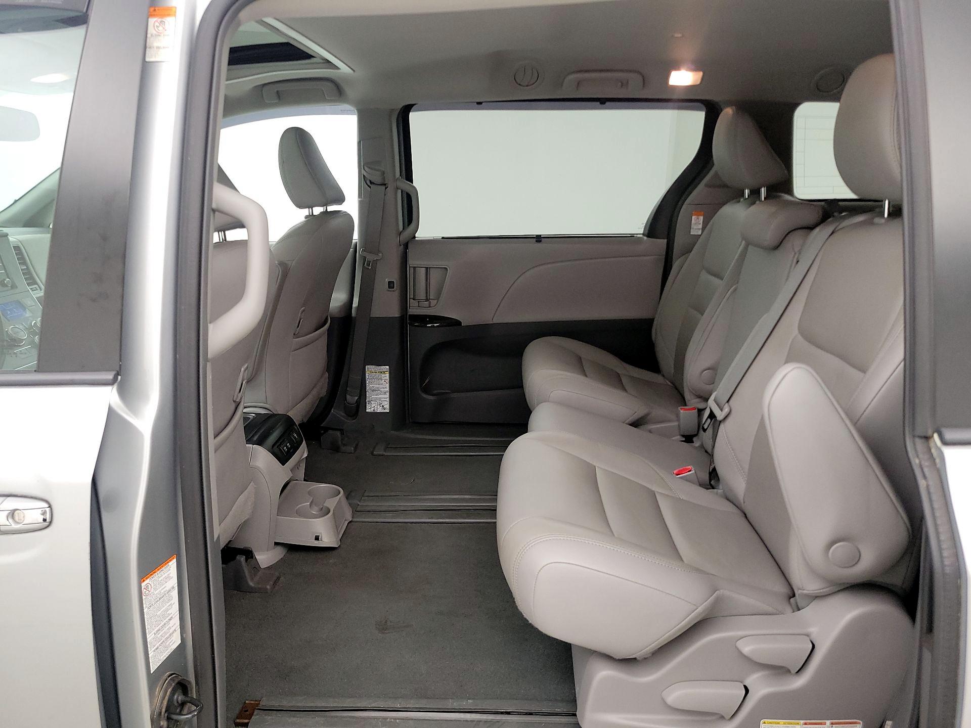 Thumbnail: 2019 Toyota Sienna - 20