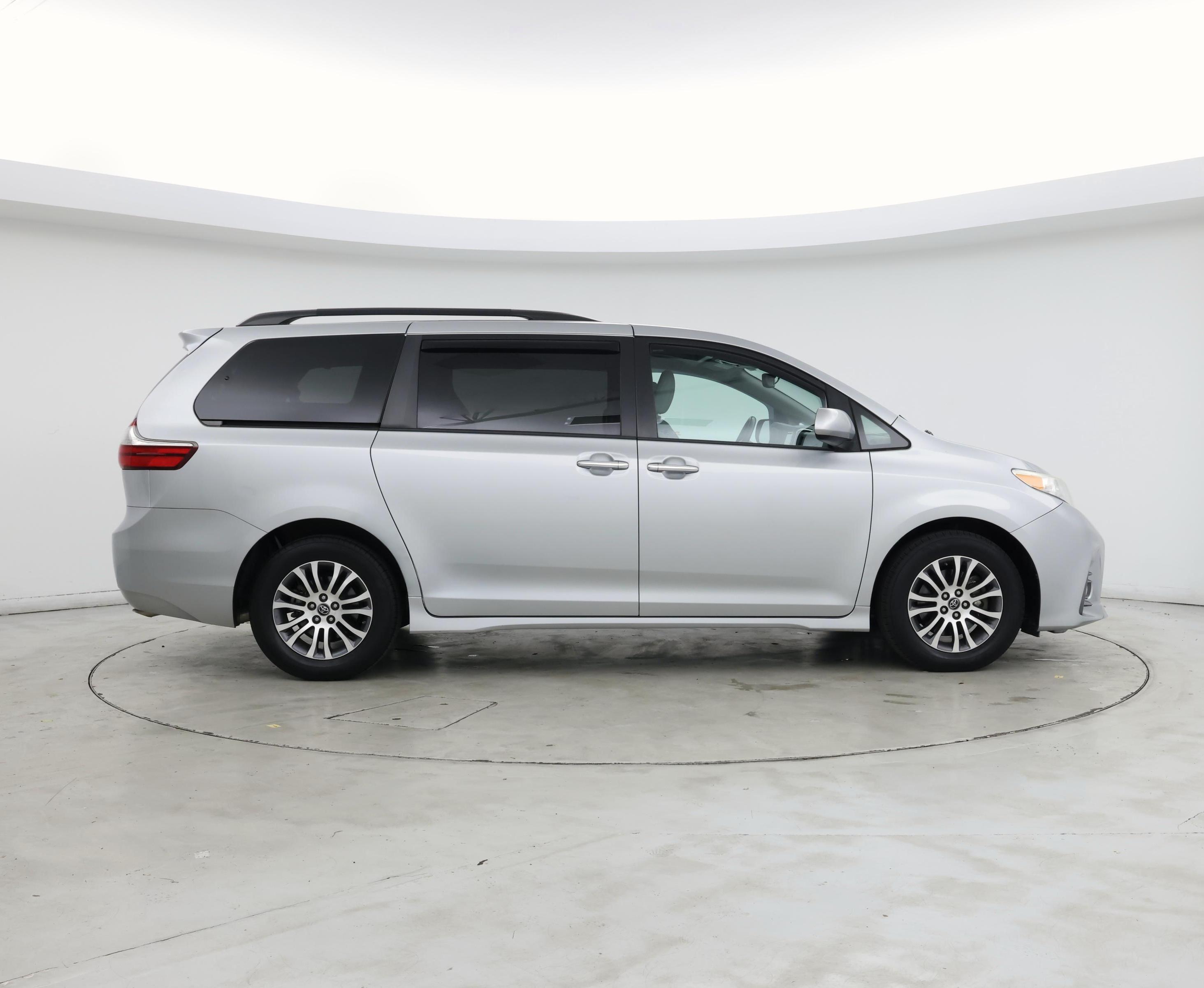 Thumbnail: 2019 Toyota Sienna - 7
