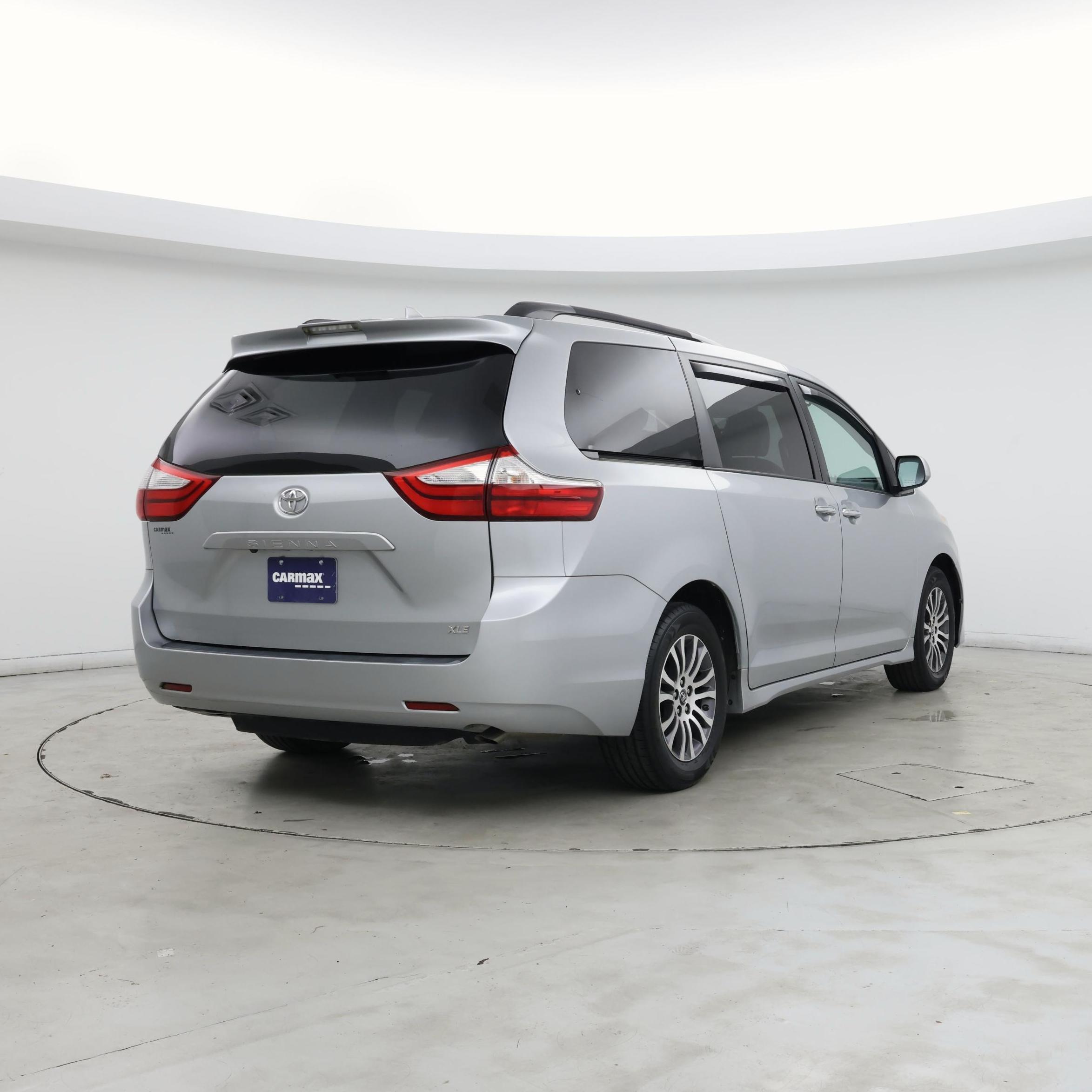 Thumbnail: 2019 Toyota Sienna - 8