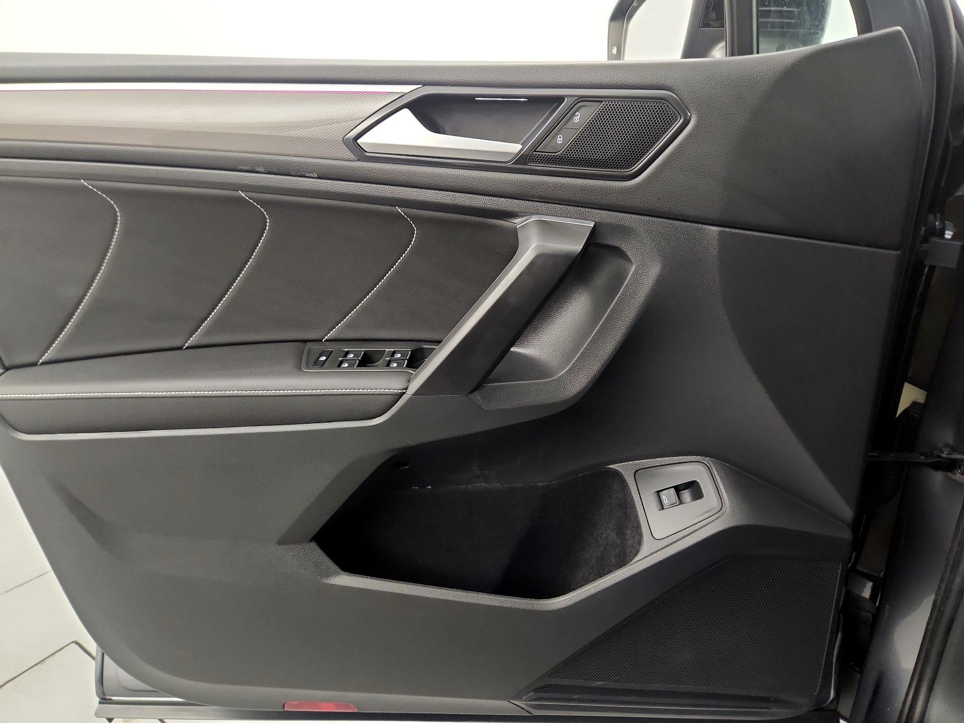 Thumbnail: 2022 Volkswagen Tiguan - 12