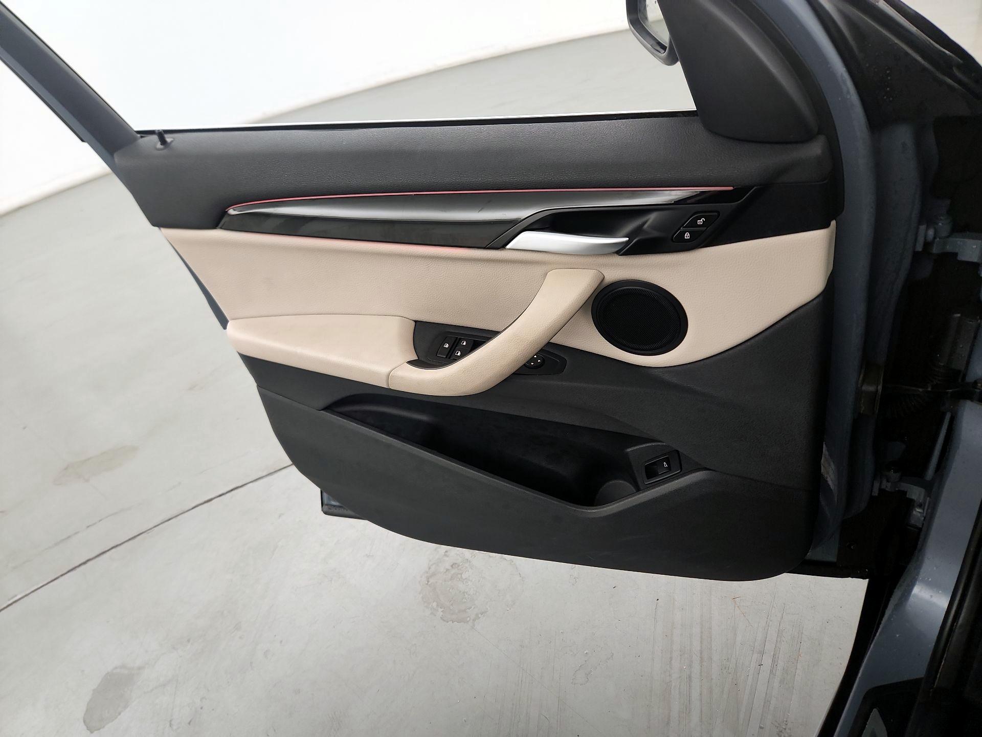 Thumbnail: 2020 BMW X1 - 10