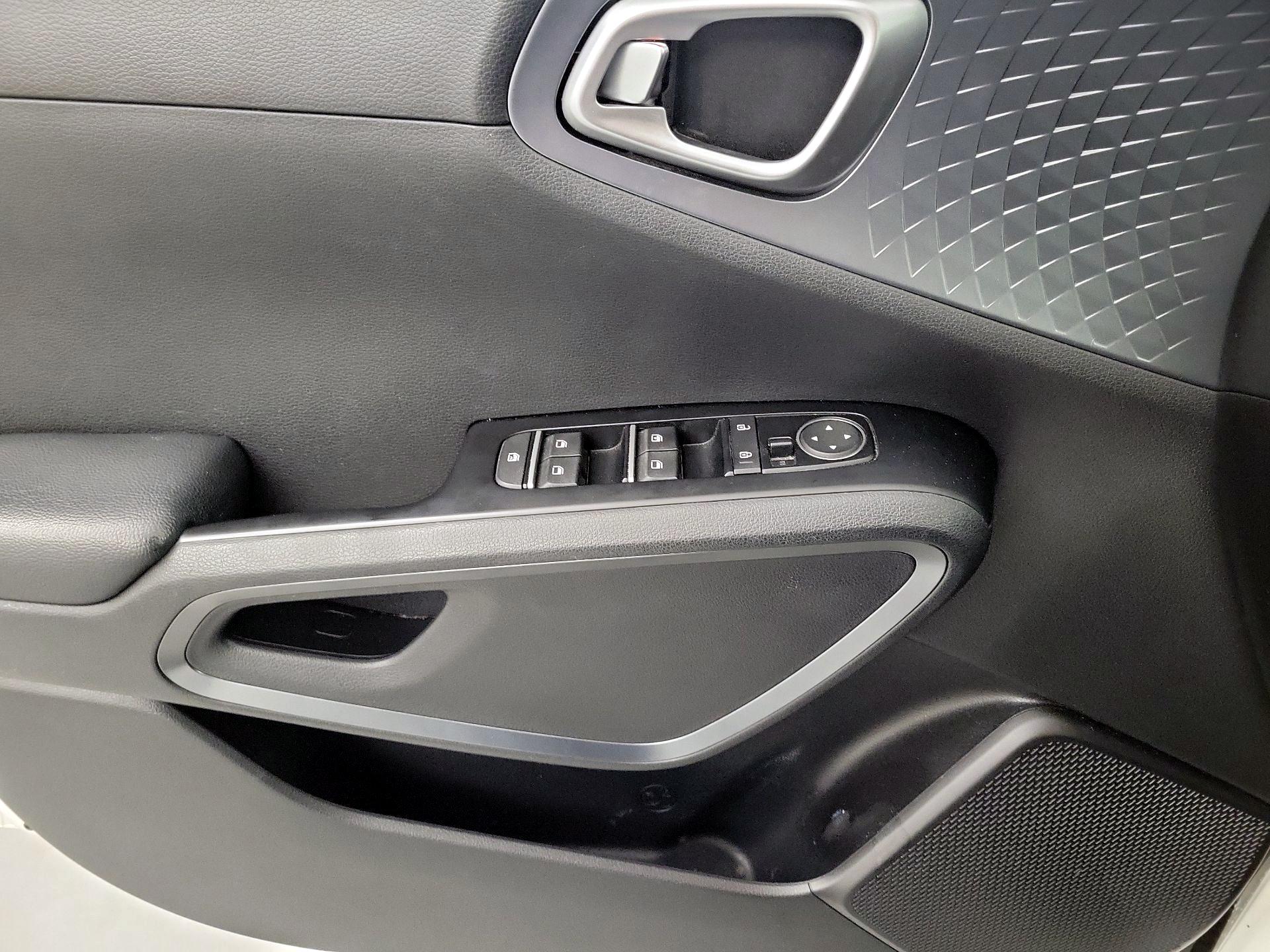 Thumbnail: 2020 Kia Soul - 10