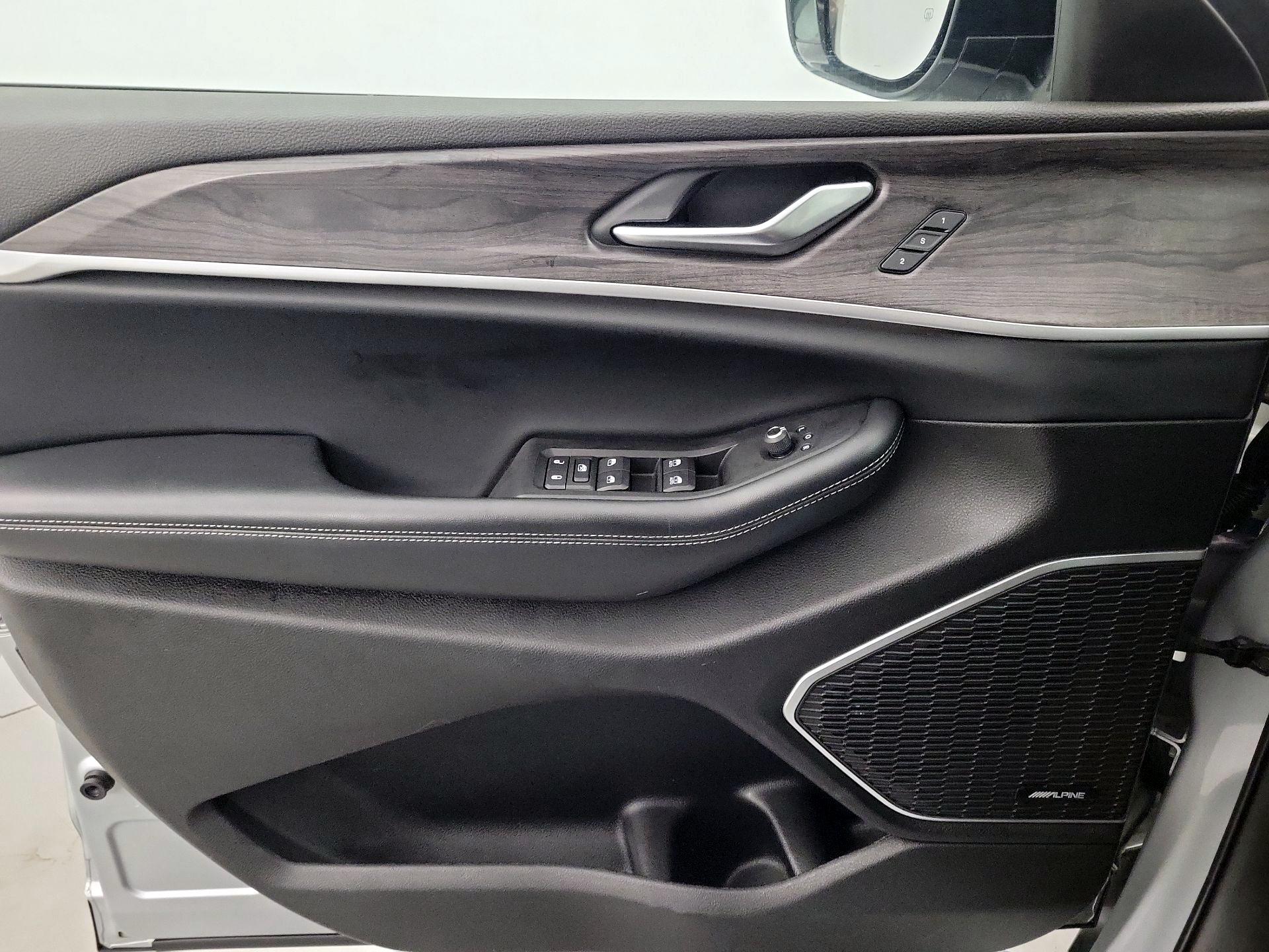 Thumbnail: 2022 Jeep Grand Cherokee L - 12