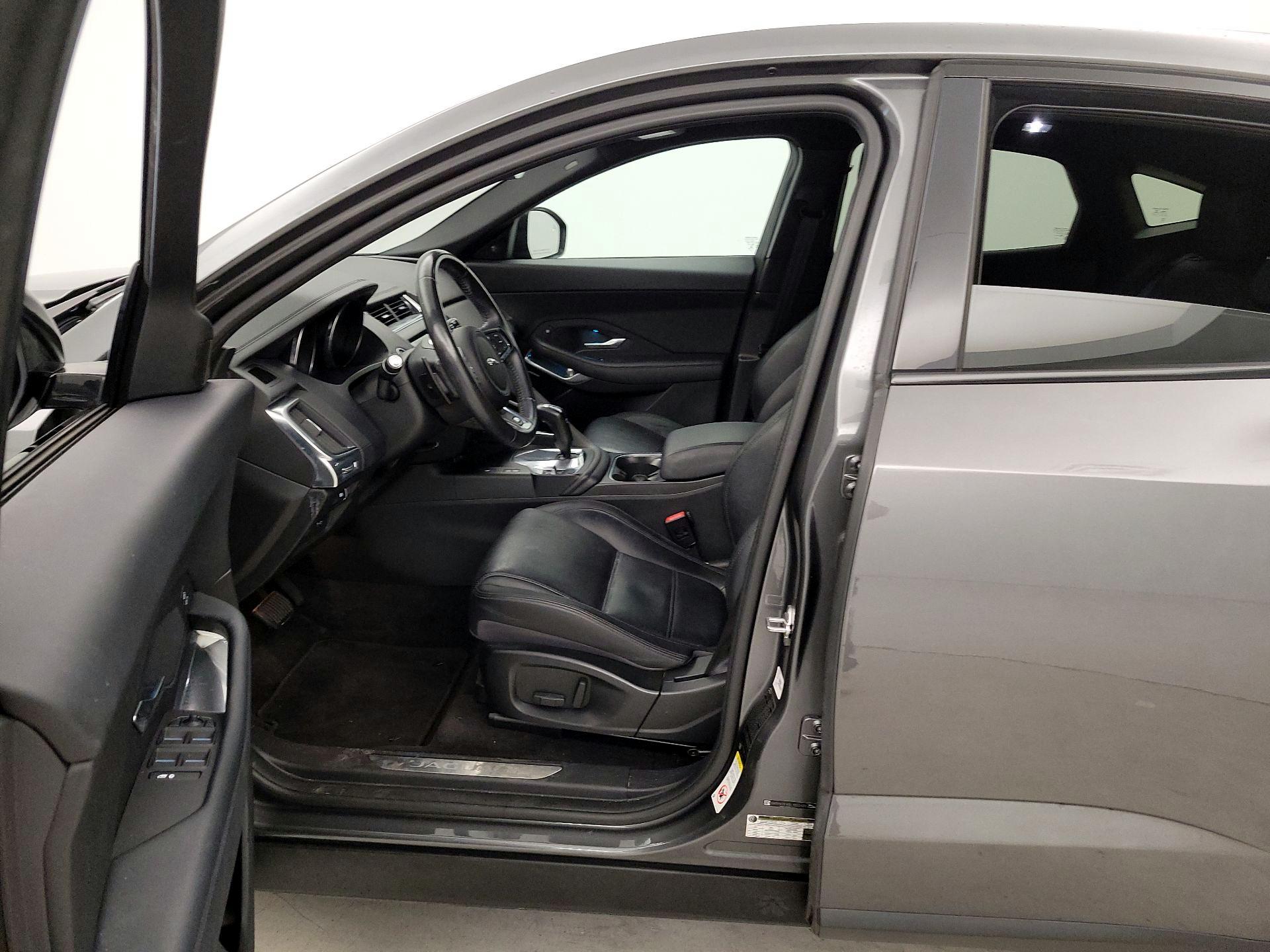 Thumbnail: 2020 Jaguar E-Pace - 11