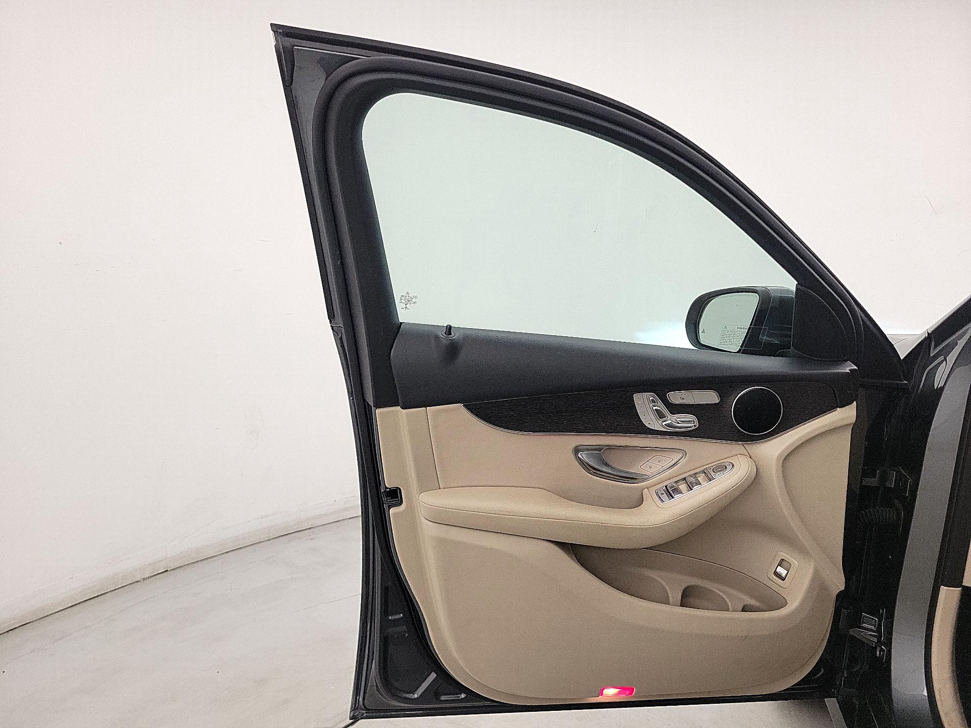 Thumbnail: 2020 Mercedes-Benz GLC - 12