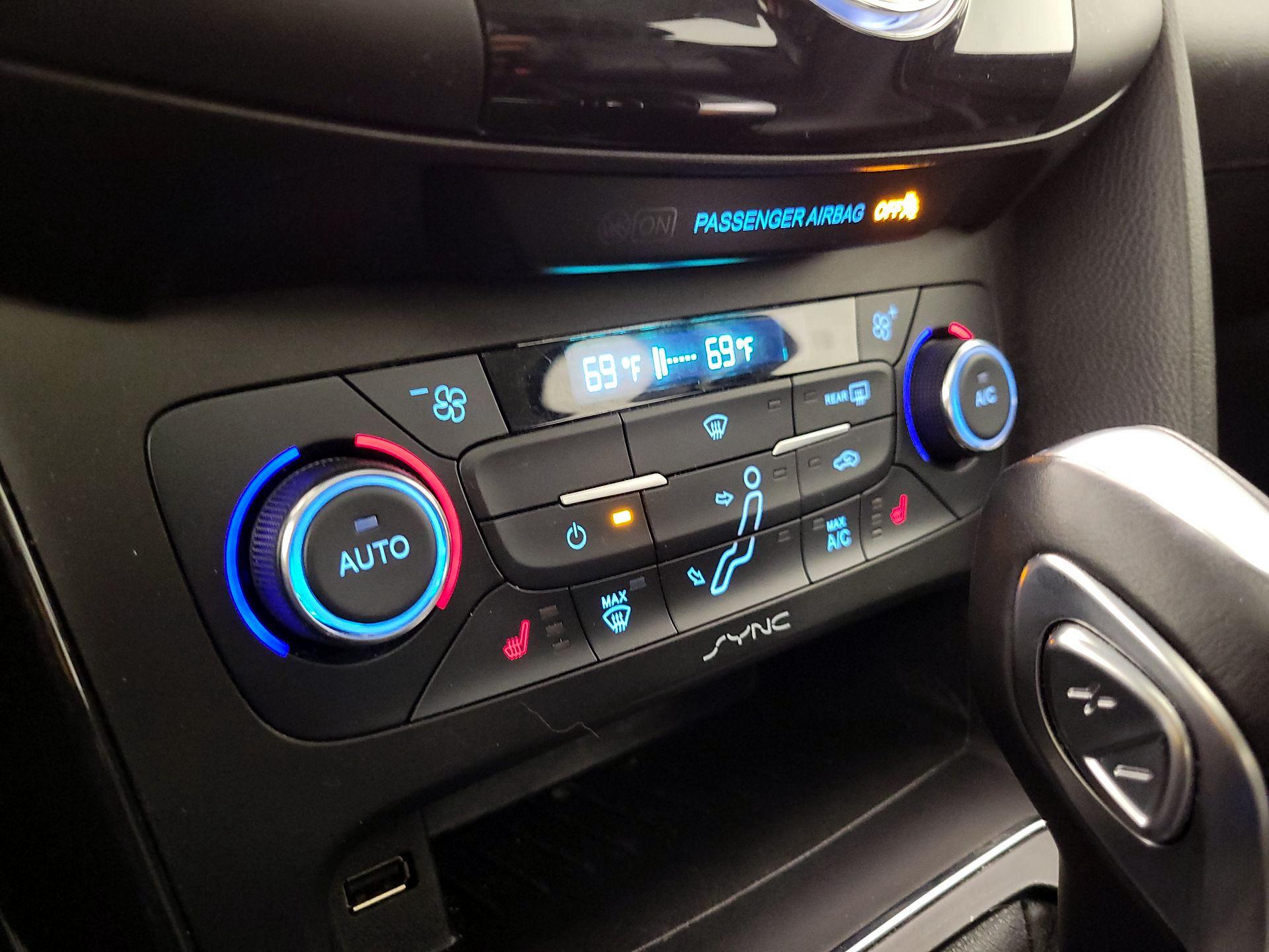 Thumbnail: 2017 Ford Focus - 16