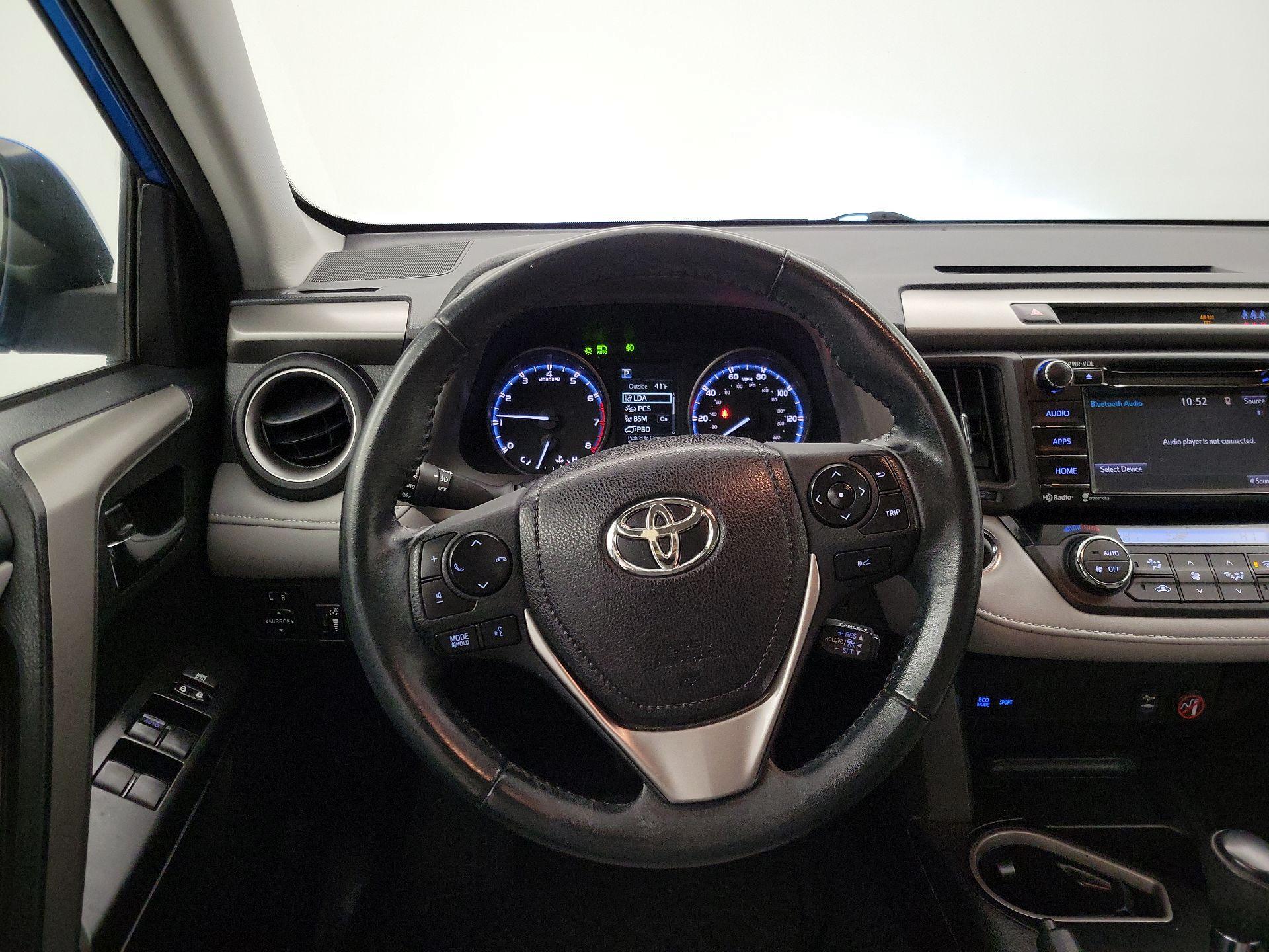 Thumbnail: 2017 Toyota RAV4 - 10