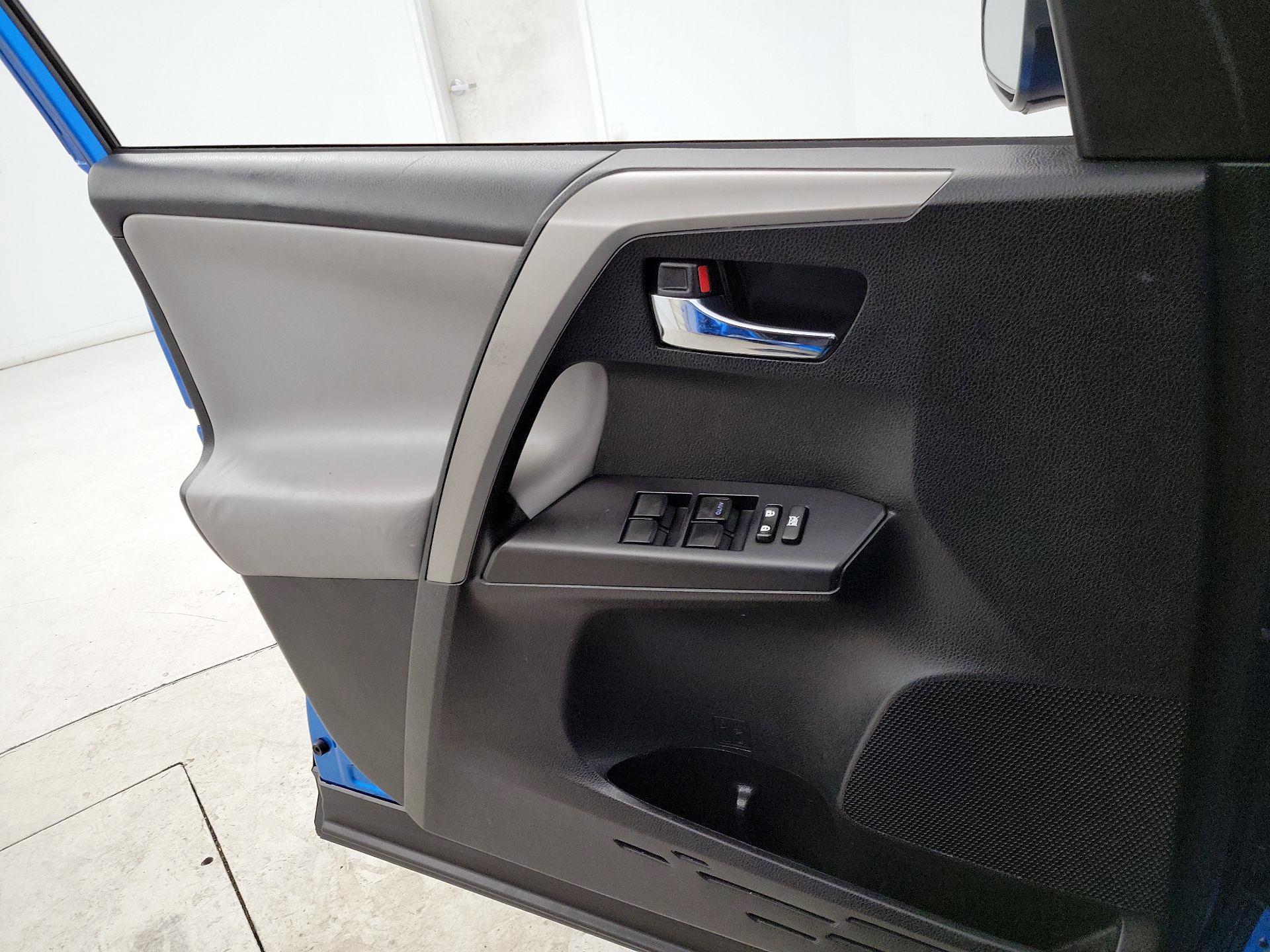 Thumbnail: 2017 Toyota RAV4 - 12