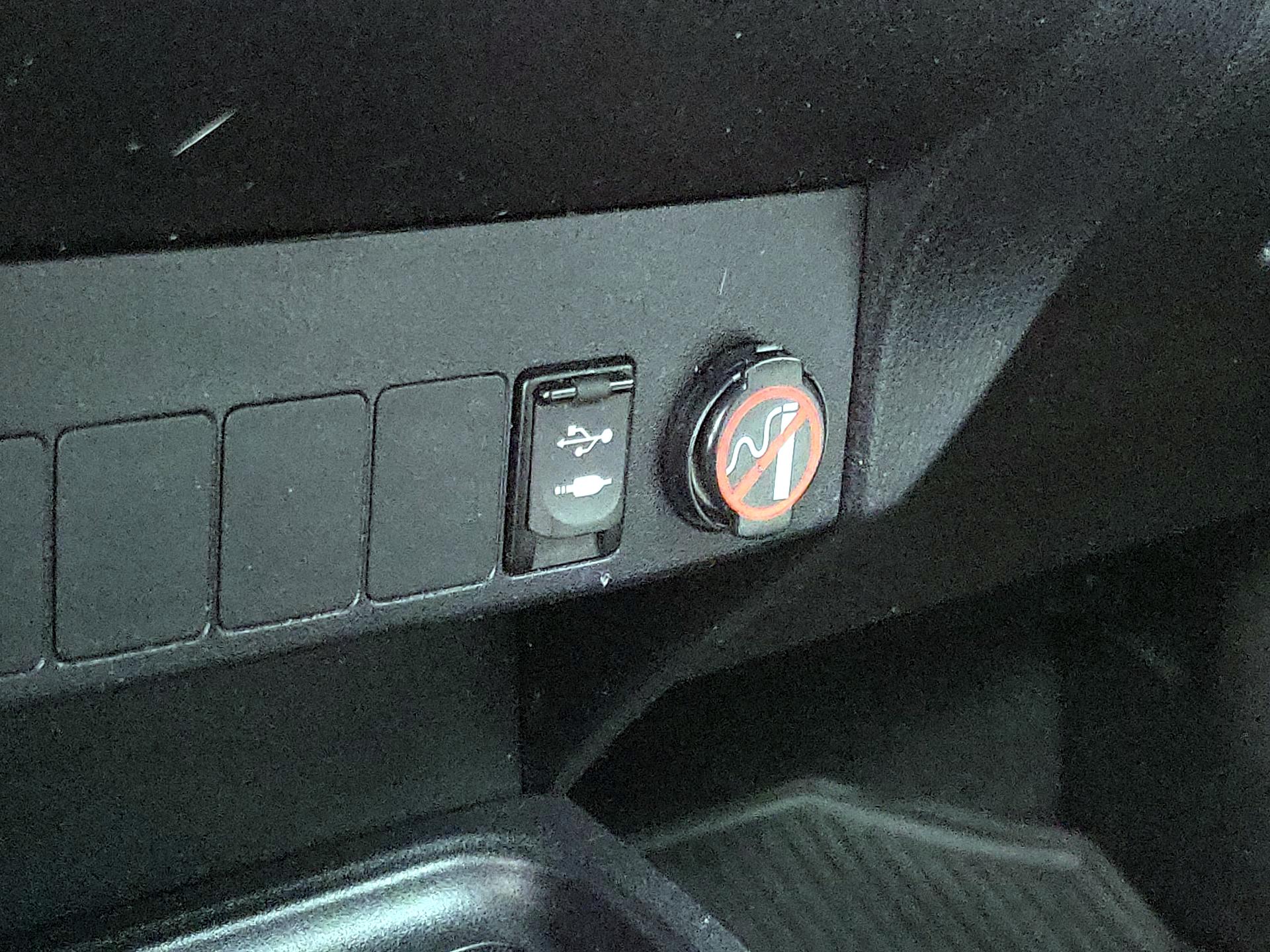 Thumbnail: 2017 Toyota RAV4 - 18