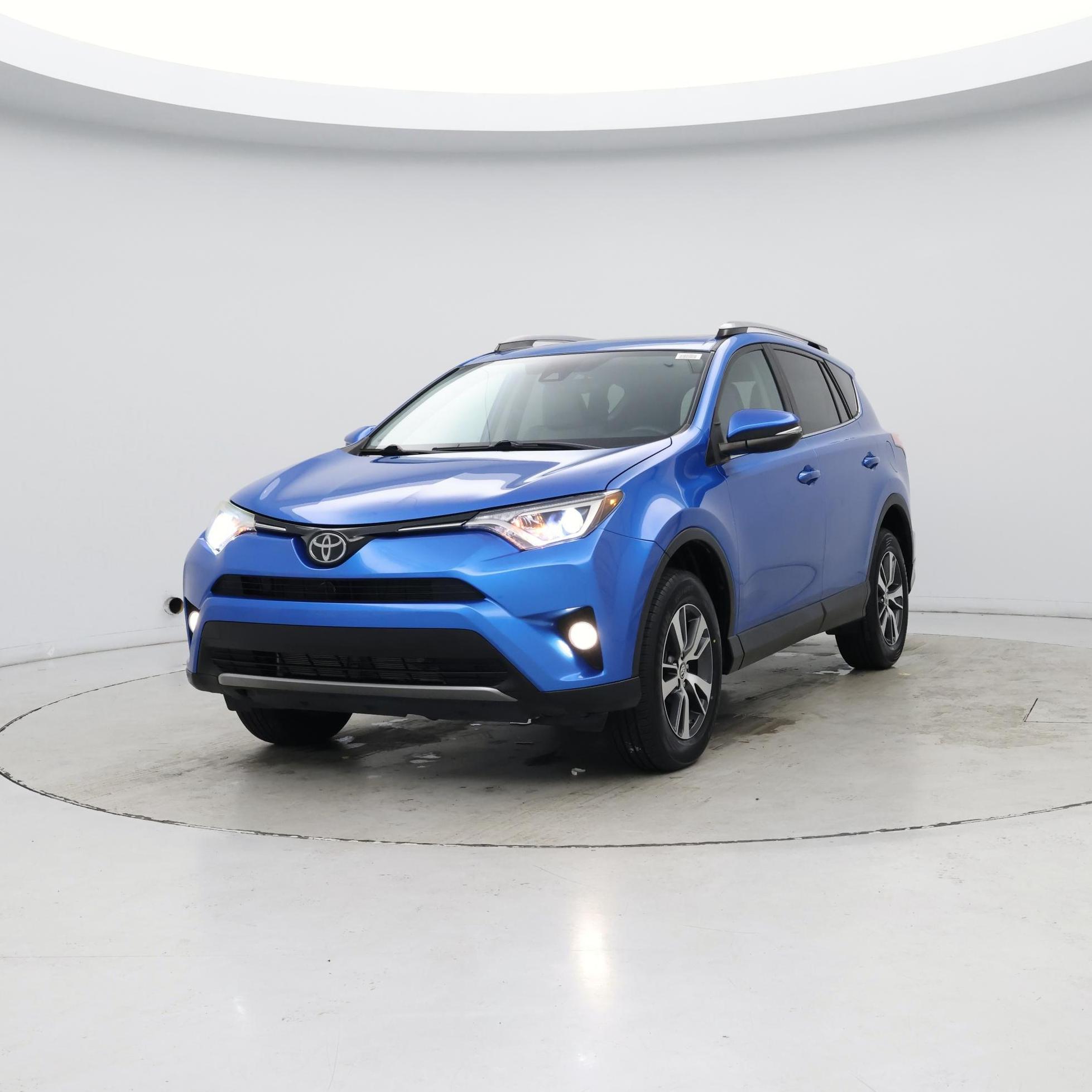 Thumbnail: 2017 Toyota RAV4 - 4