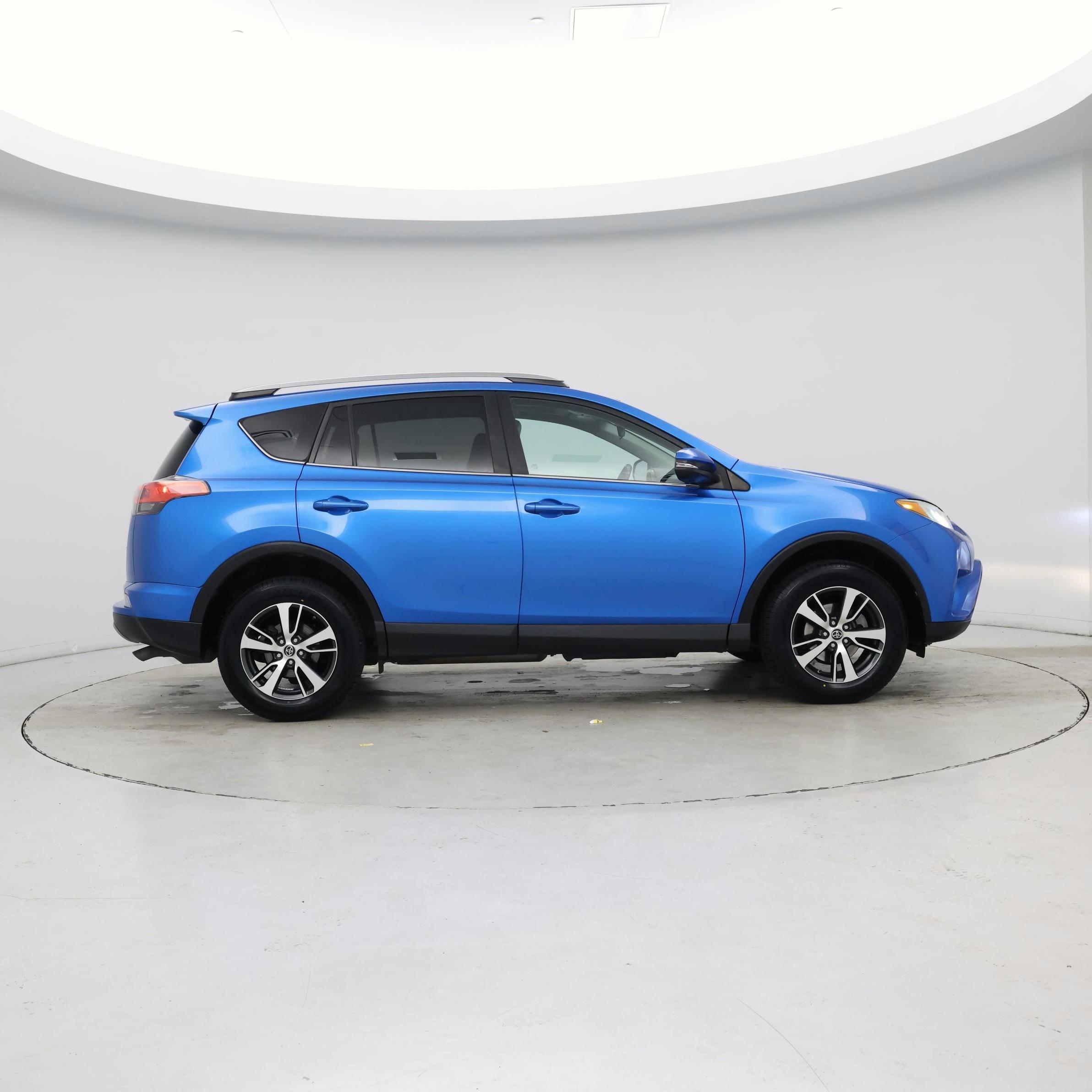 Thumbnail: 2017 Toyota RAV4 - 7