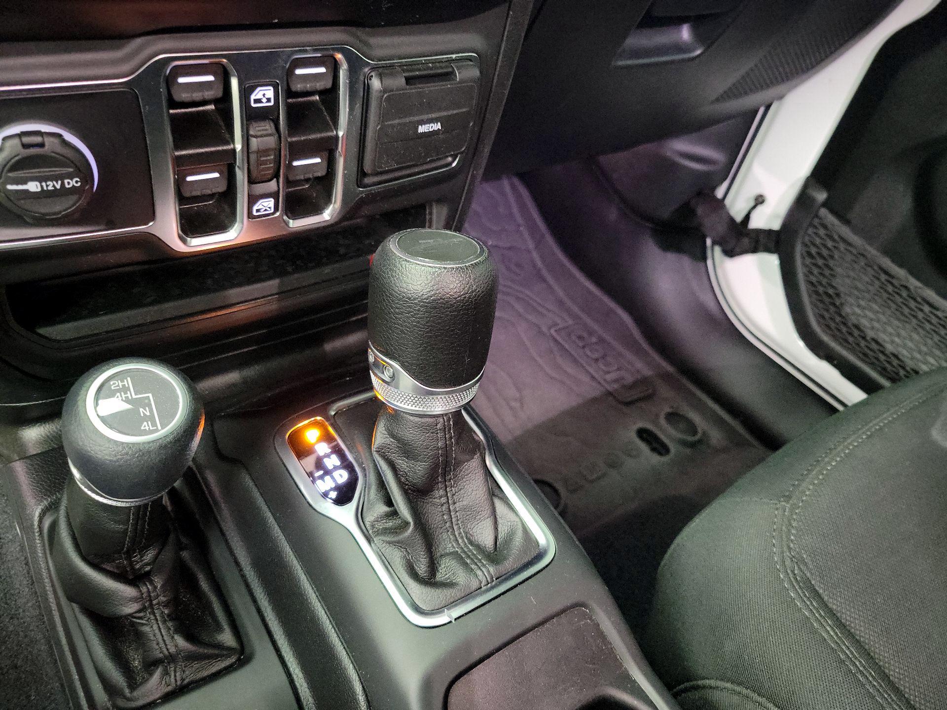 Thumbnail: 2022 Jeep Gladiator - 17