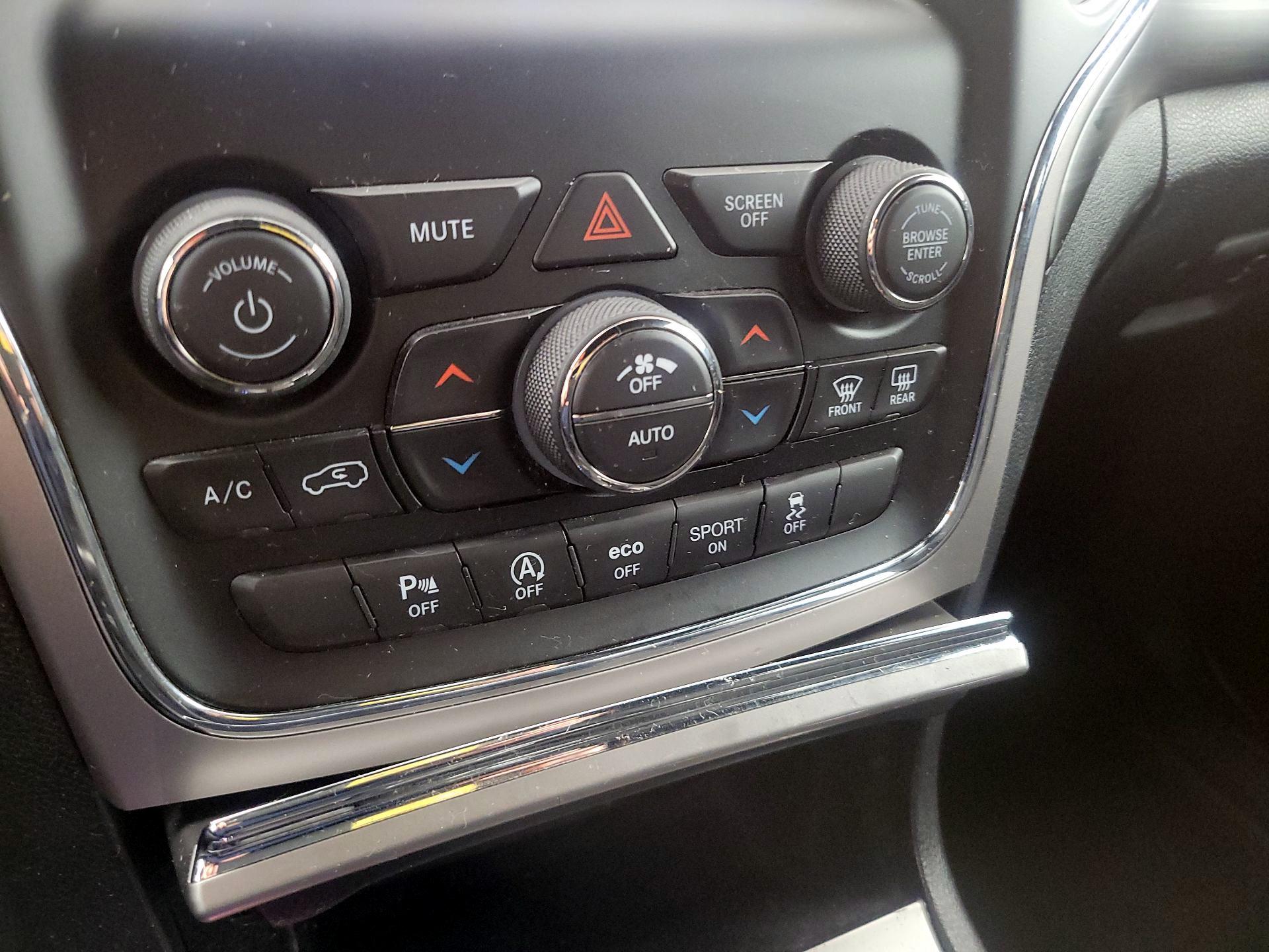 Thumbnail: 2019 Jeep Grand Cherokee - 16