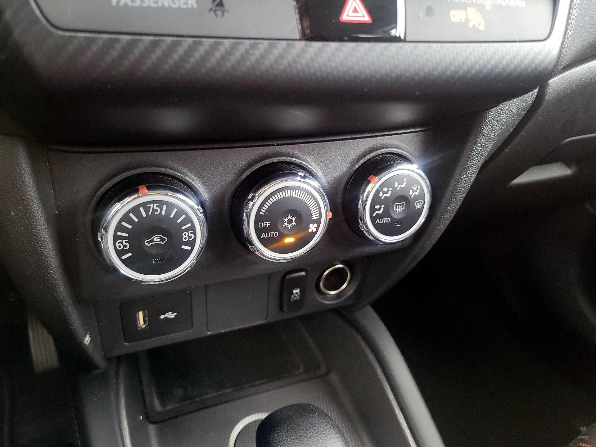 Thumbnail: 2019 Mitsubishi Outlander Sport - 16