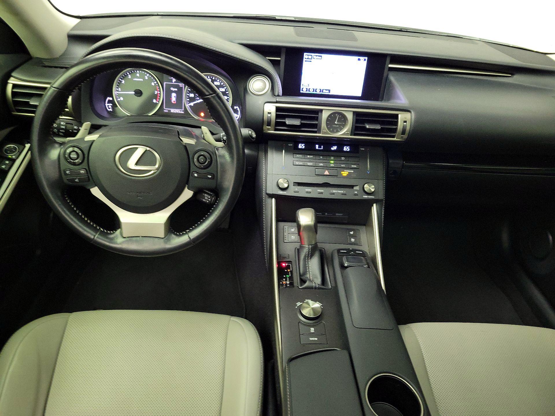 Thumbnail: 2016 Lexus IS - 9