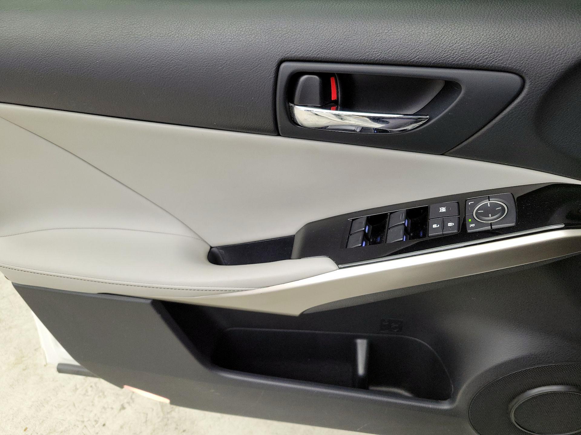 Thumbnail: 2016 Lexus IS - 12