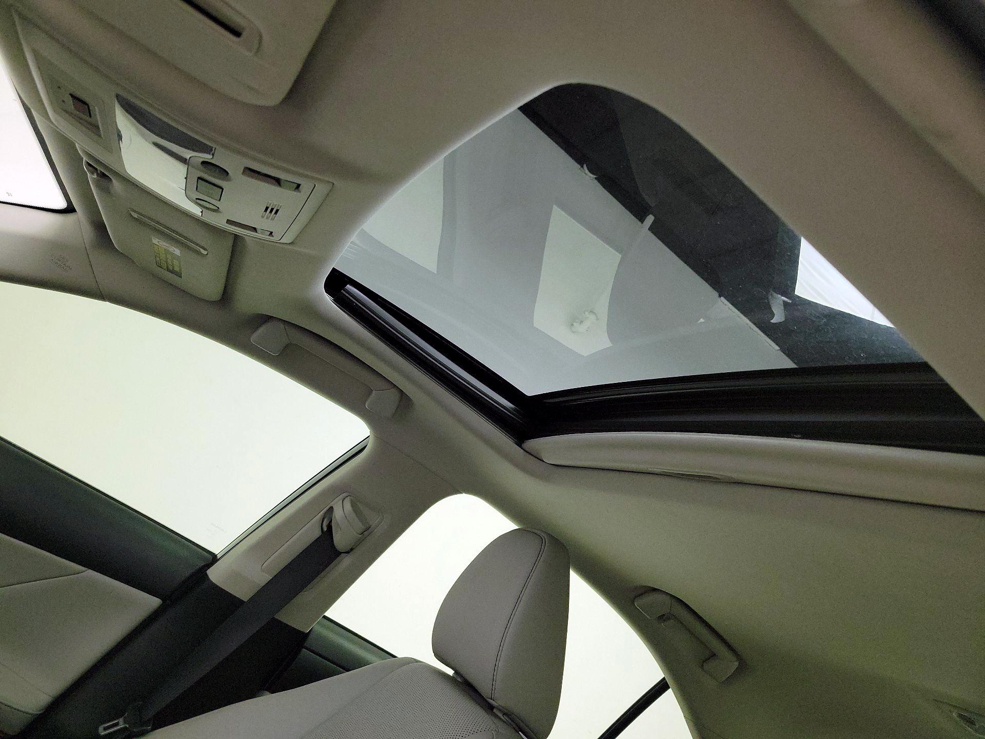 Thumbnail: 2016 Lexus IS - 20