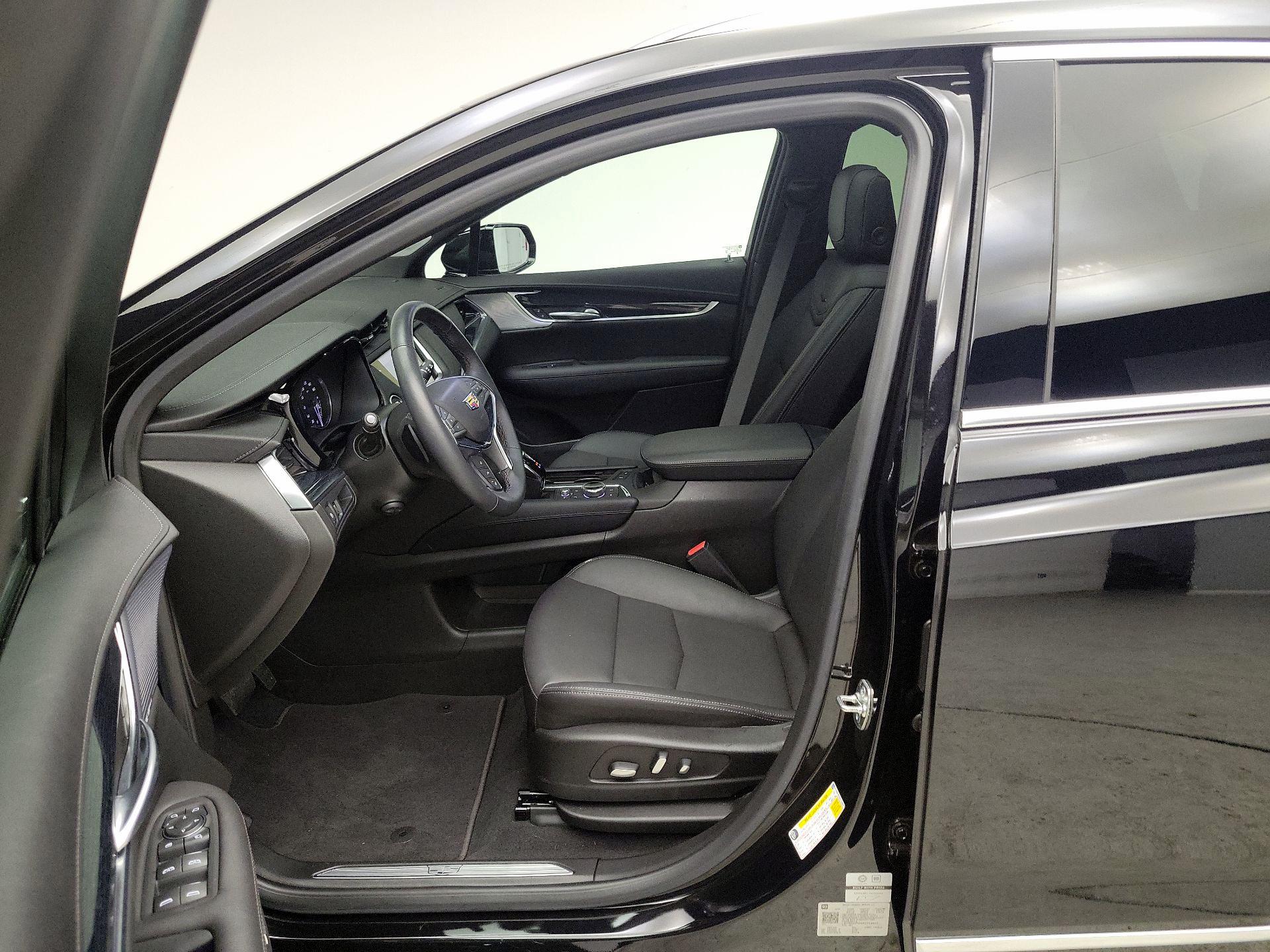 Thumbnail: 2024 Cadillac XT5 - 11