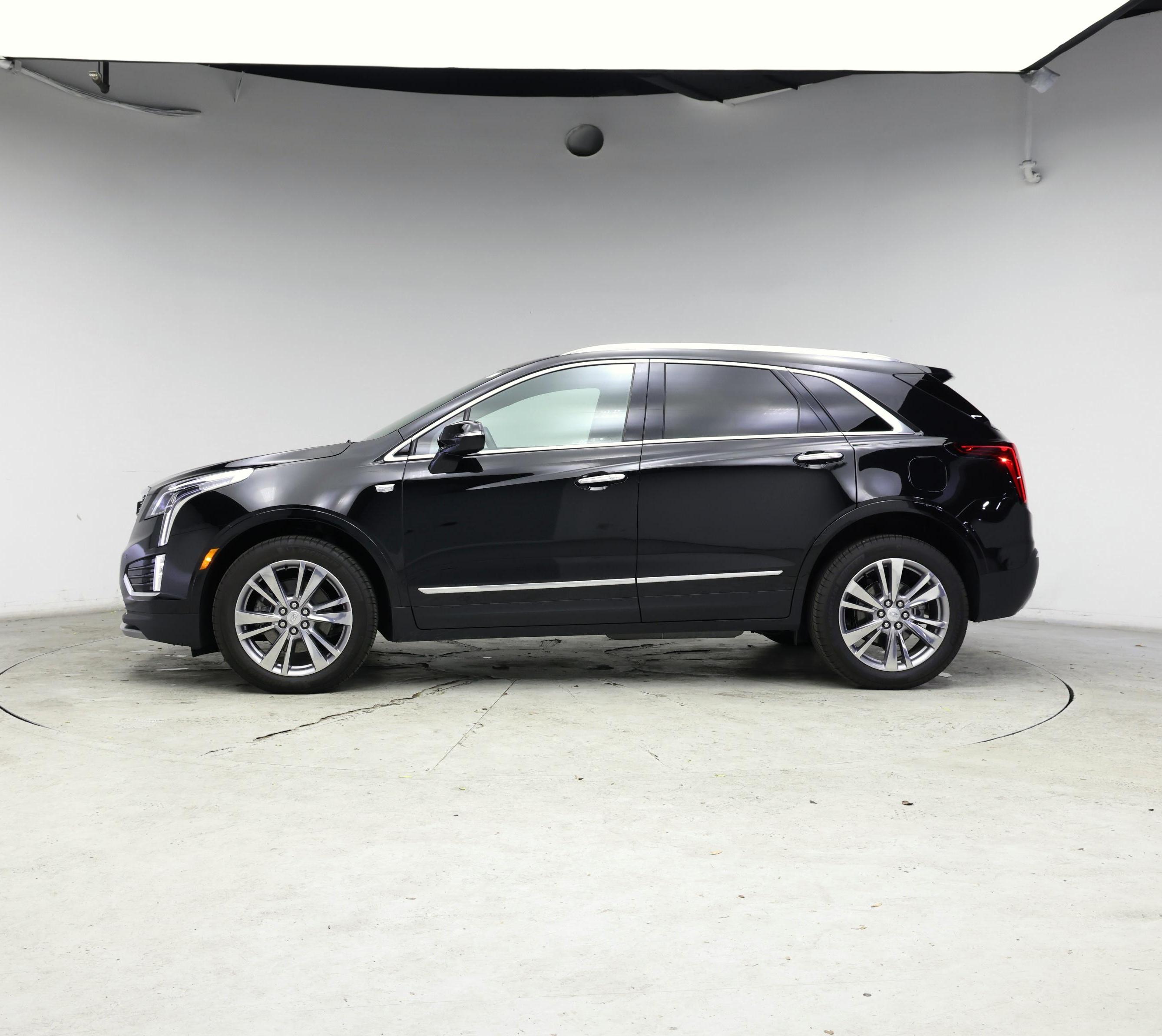 Thumbnail: 2024 Cadillac XT5 - 3