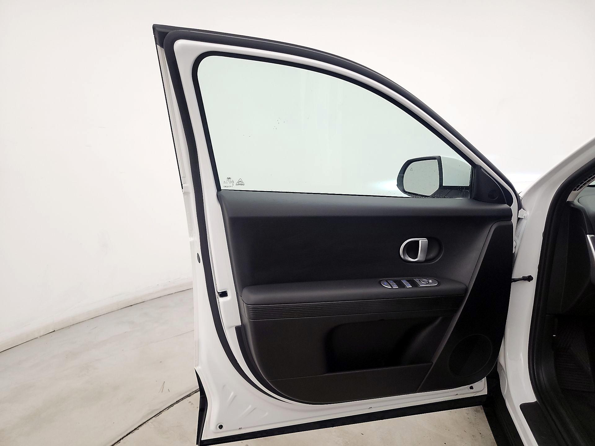 Thumbnail: 2022 Hyundai Ioniq 5 - 12