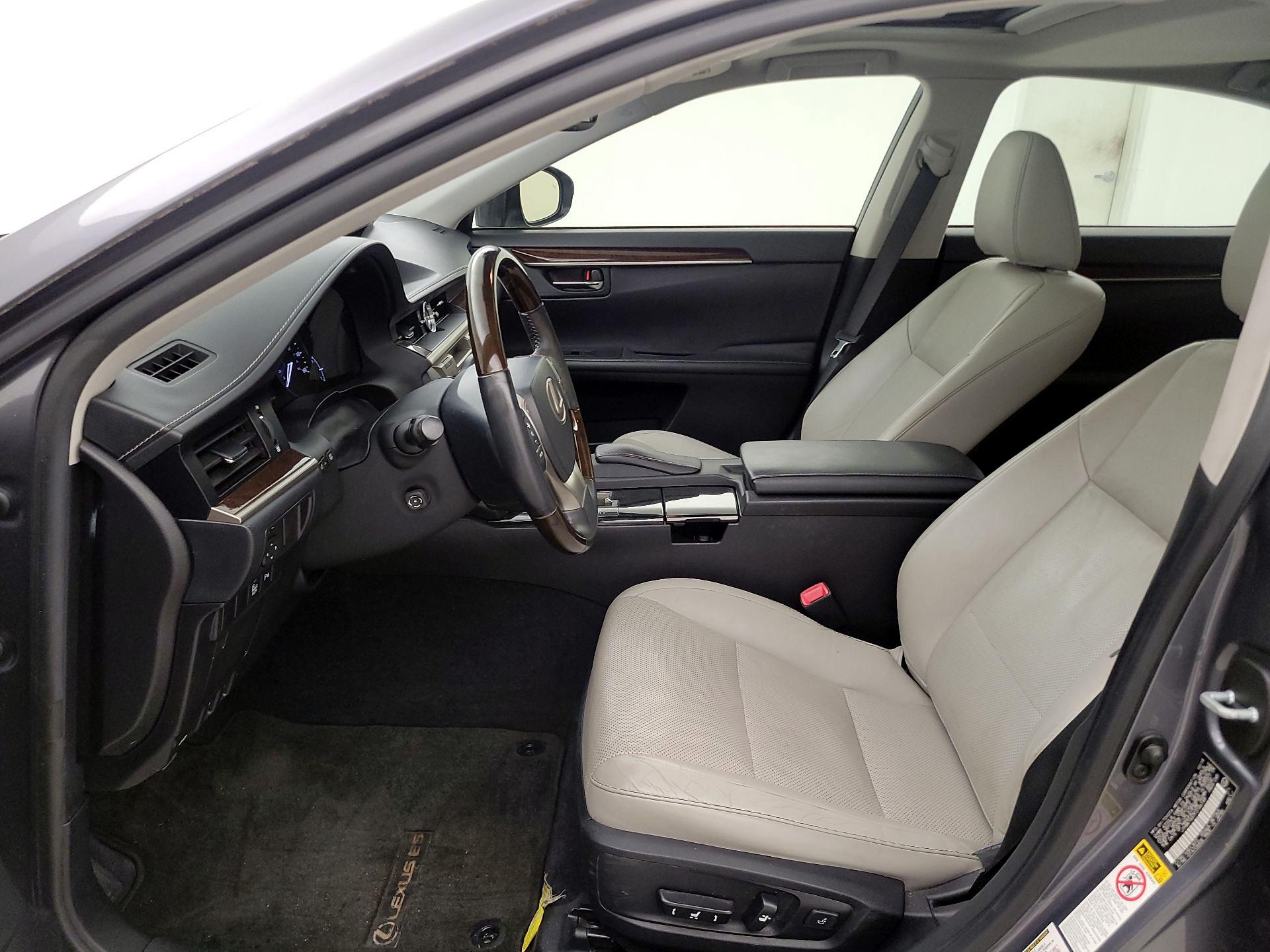 Thumbnail: 2015 Lexus ES - 11