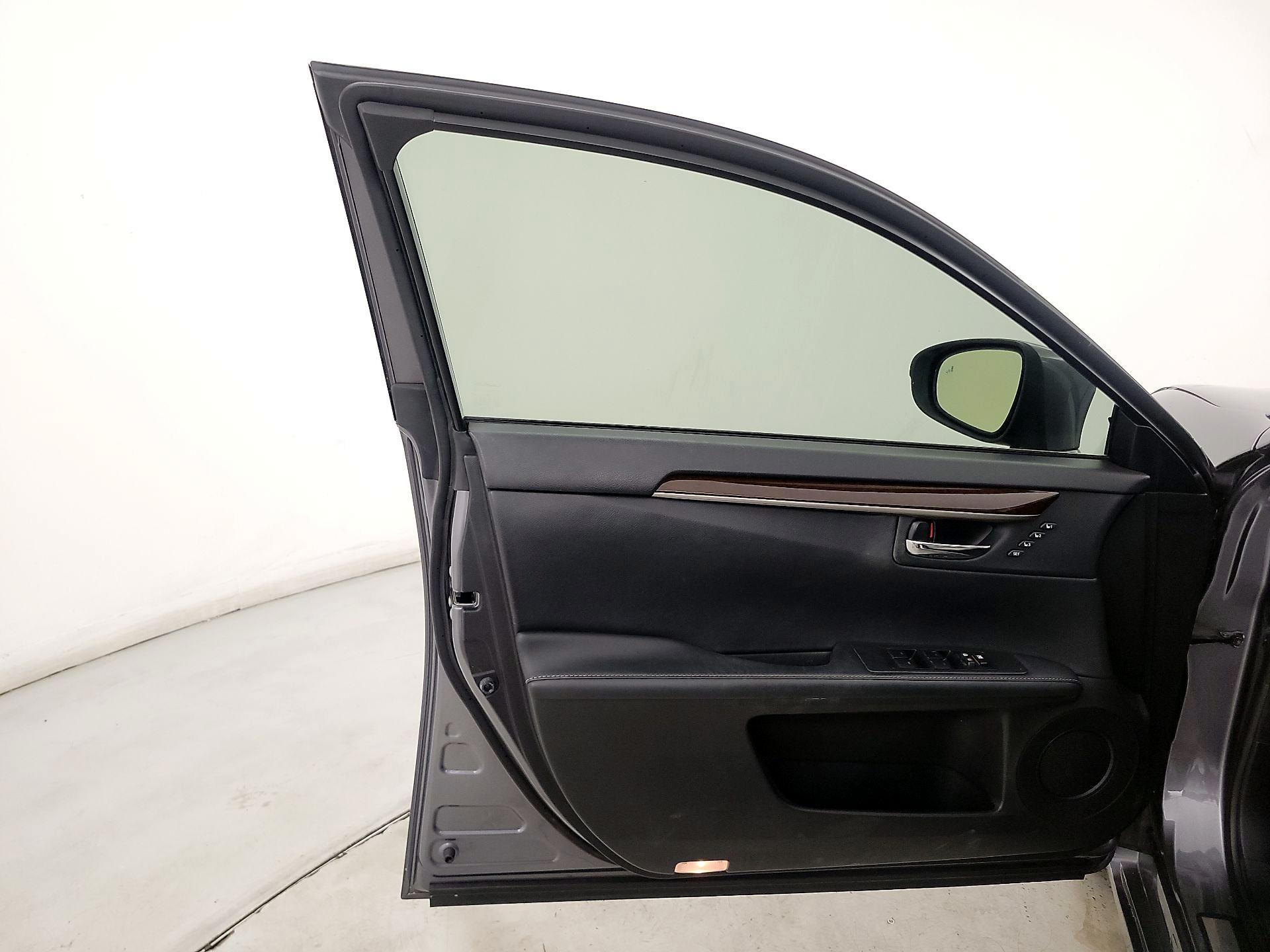 Thumbnail: 2015 Lexus ES - 12