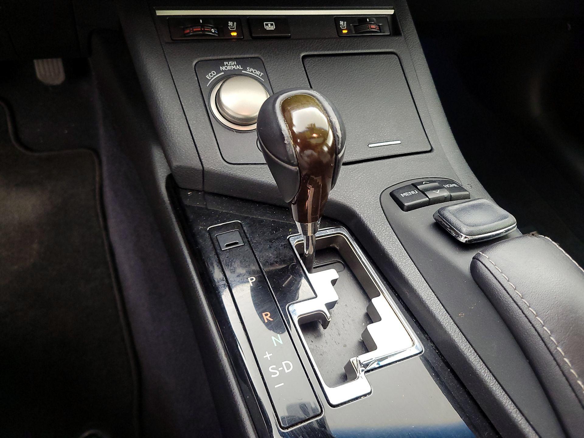 Thumbnail: 2015 Lexus ES - 18