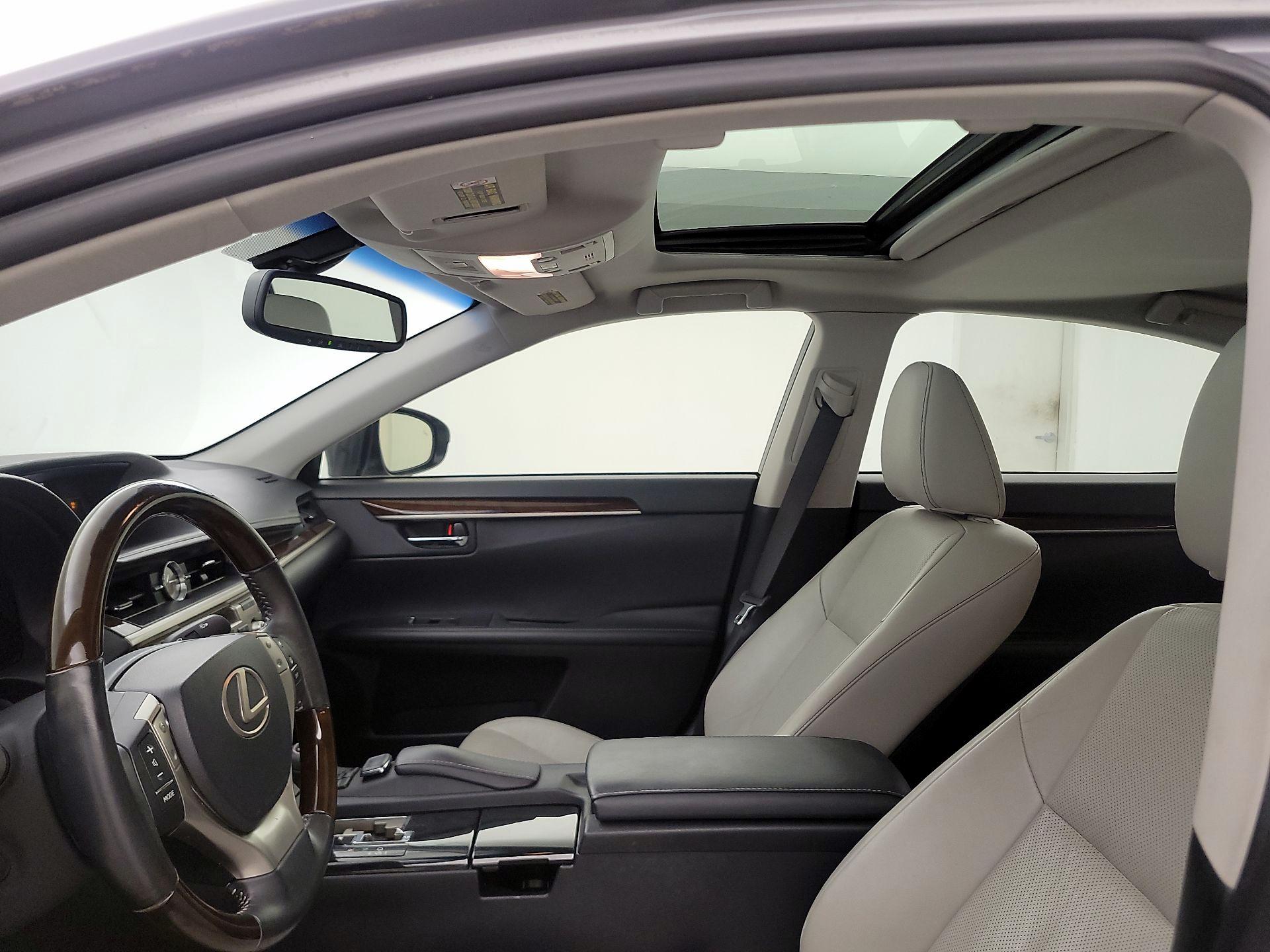 Thumbnail: 2015 Lexus ES - 20