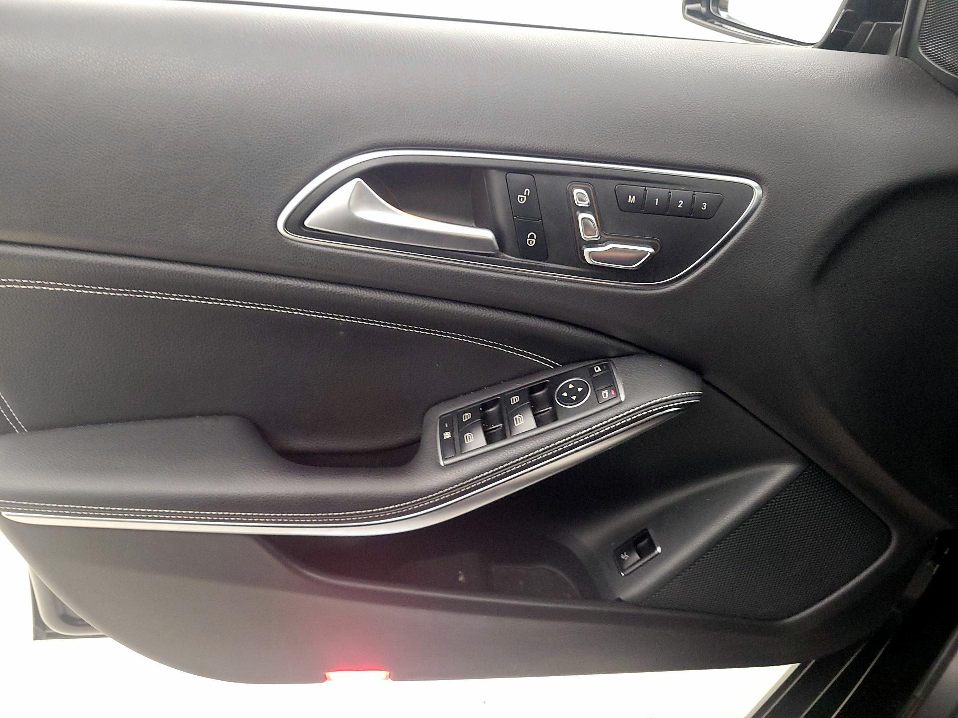 Thumbnail: 2018 Mercedes-Benz GLA - 12