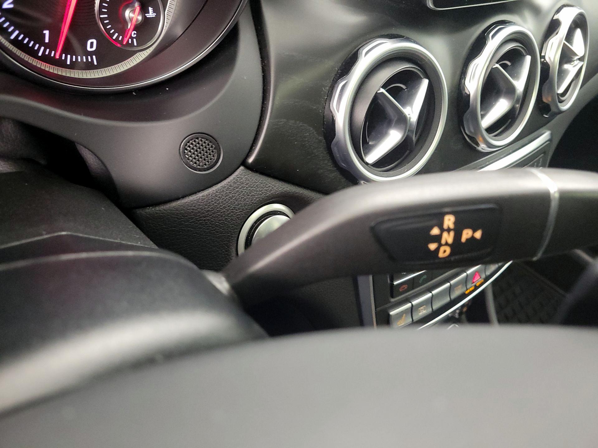 Thumbnail: 2018 Mercedes-Benz GLA - 17