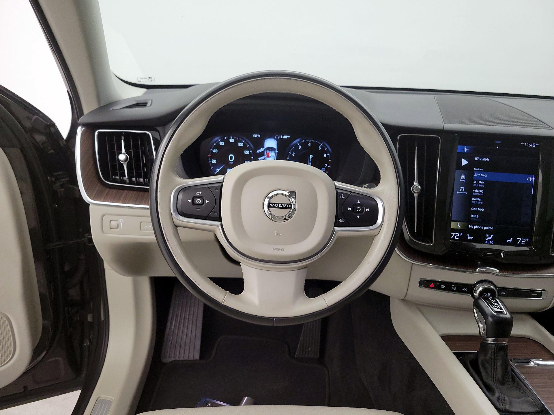 Thumbnail: 2021 Volvo XC60 - 10