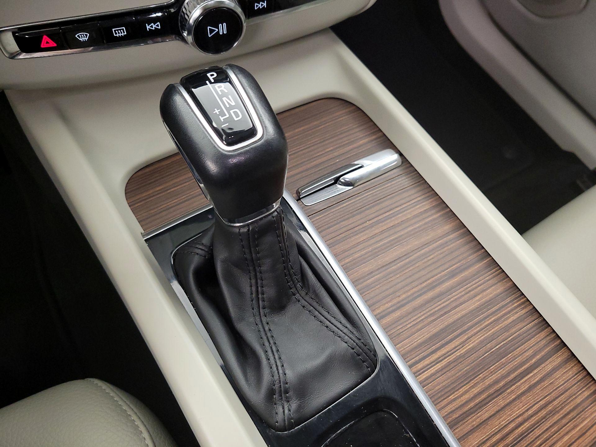 Thumbnail: 2021 Volvo XC60 - 16