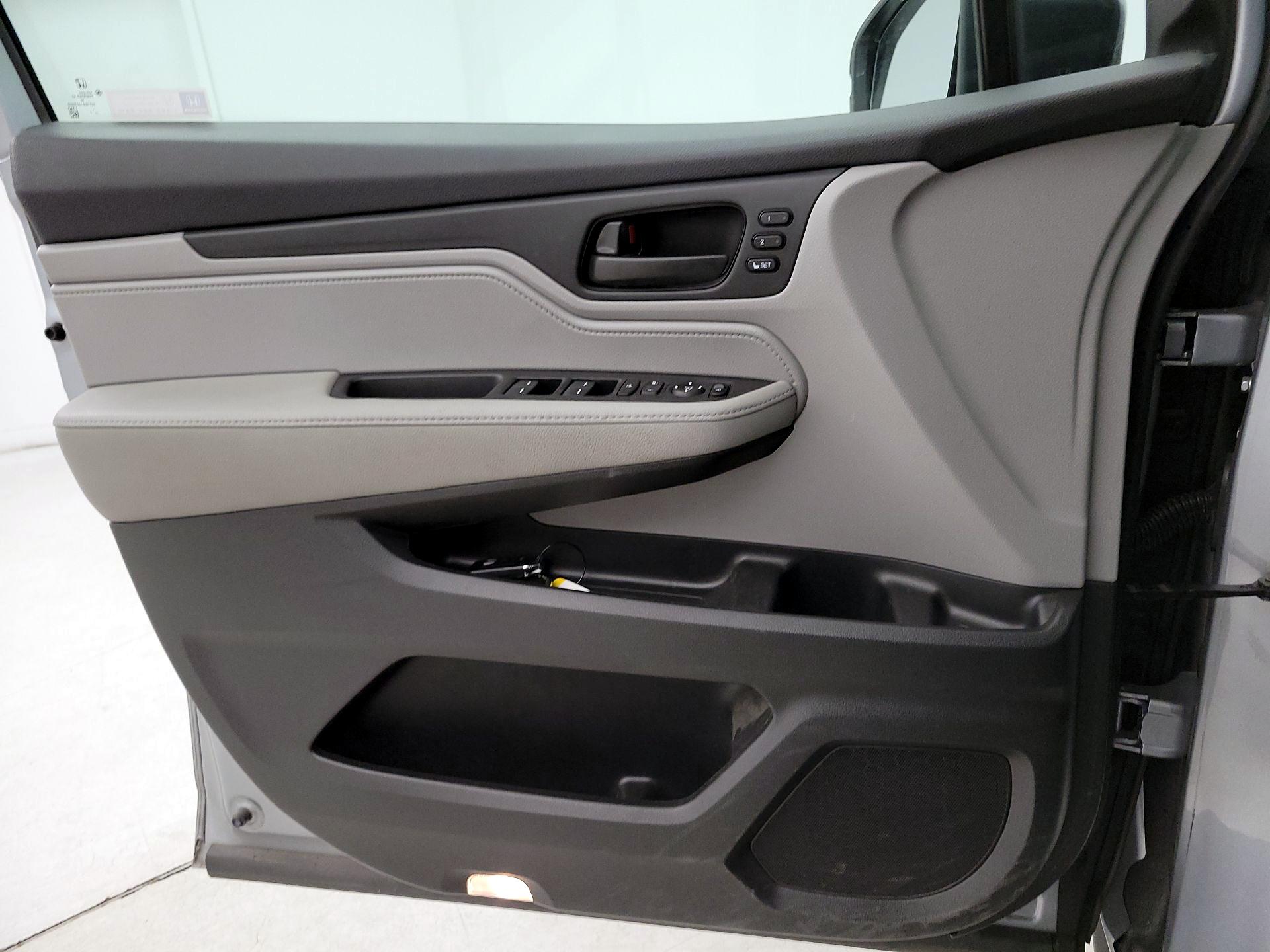 Thumbnail: 2019 Honda Odyssey - 12