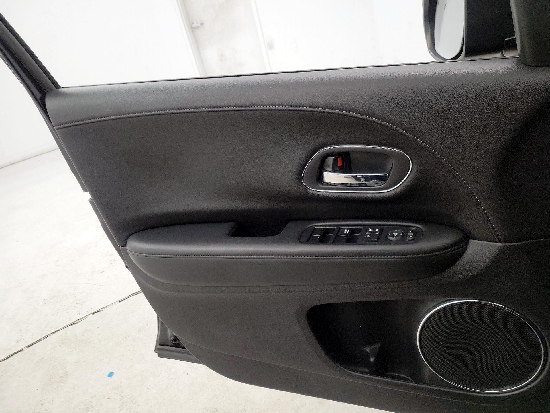 Thumbnail: 2016 Honda HR-V - 12