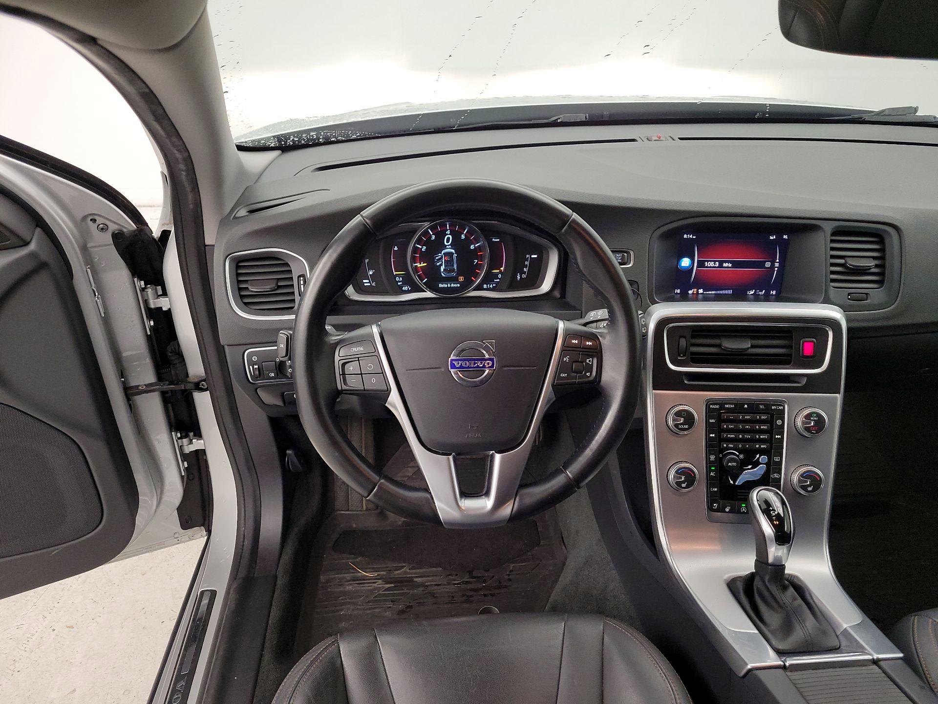 Thumbnail: 2018 Volvo S60 - 10