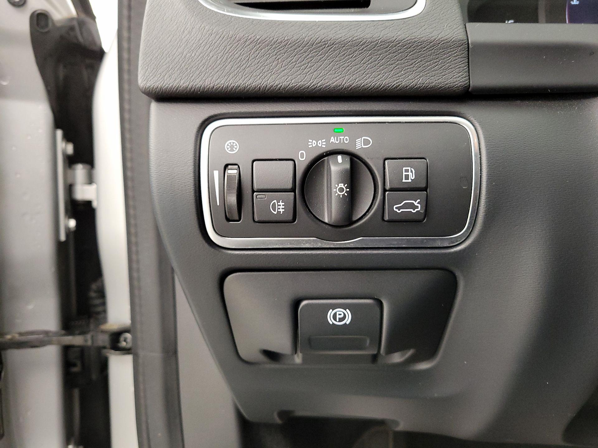 Thumbnail: 2018 Volvo S60 - 13