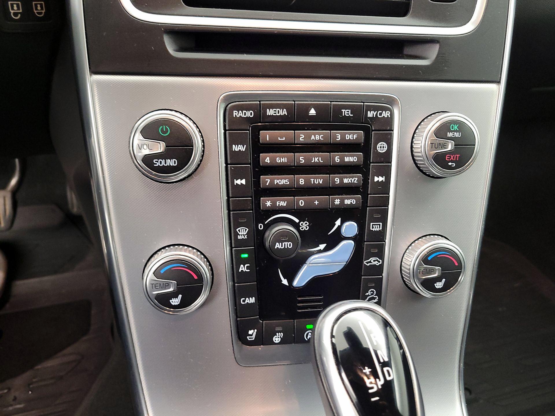 Thumbnail: 2018 Volvo S60 - 16