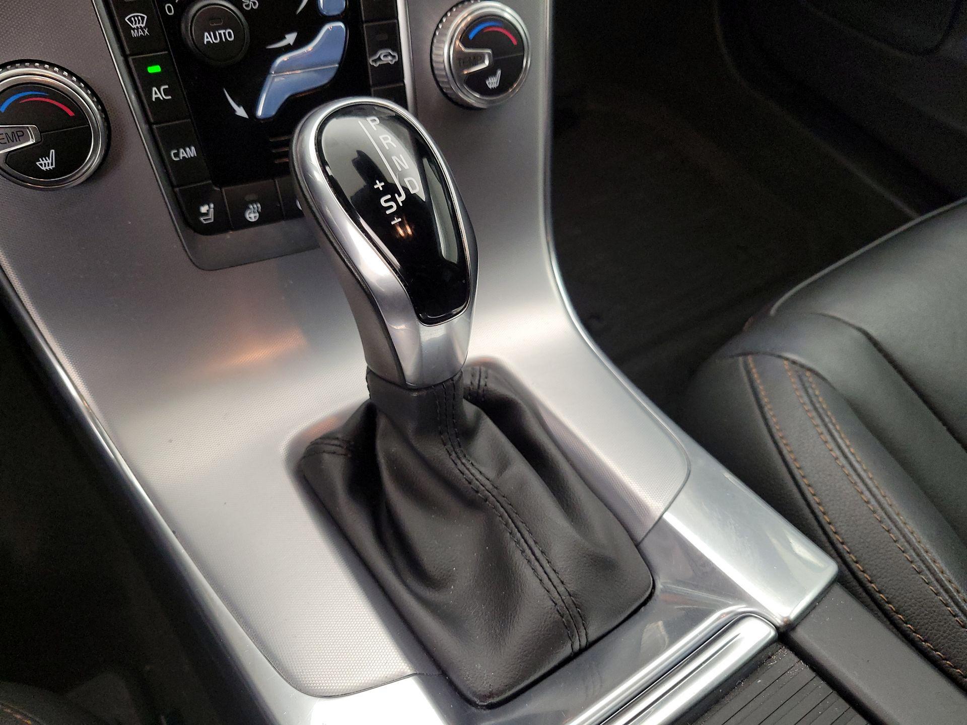 Thumbnail: 2018 Volvo S60 - 17