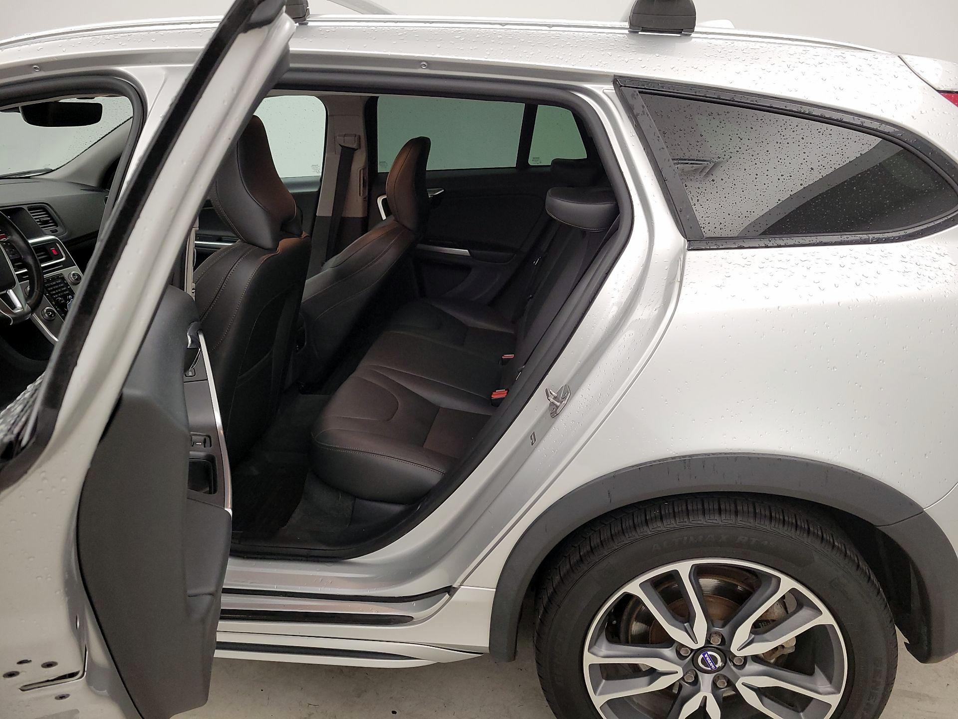 Thumbnail: 2018 Volvo S60 - 19