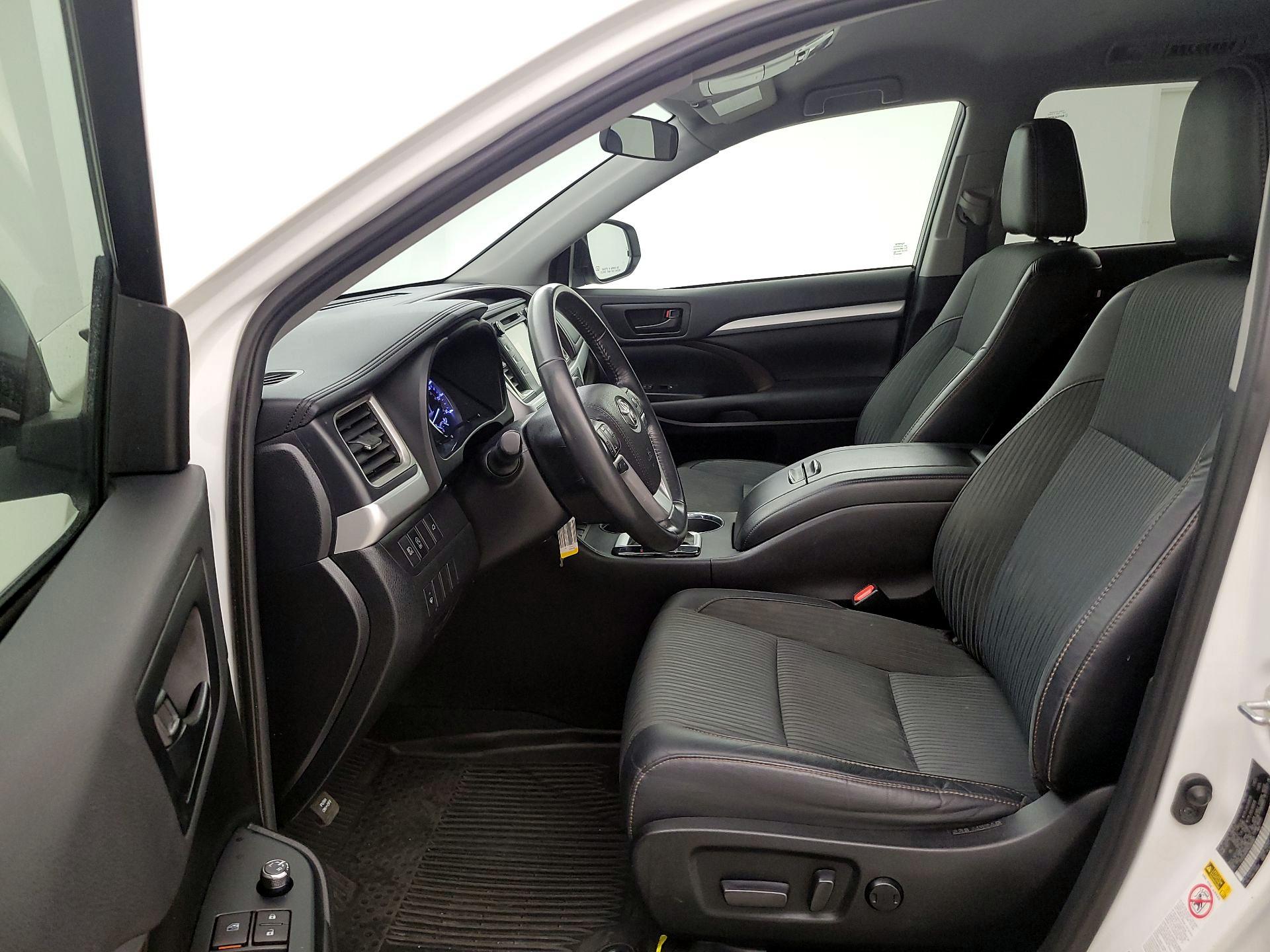 Thumbnail: 2019 Toyota Highlander - 11