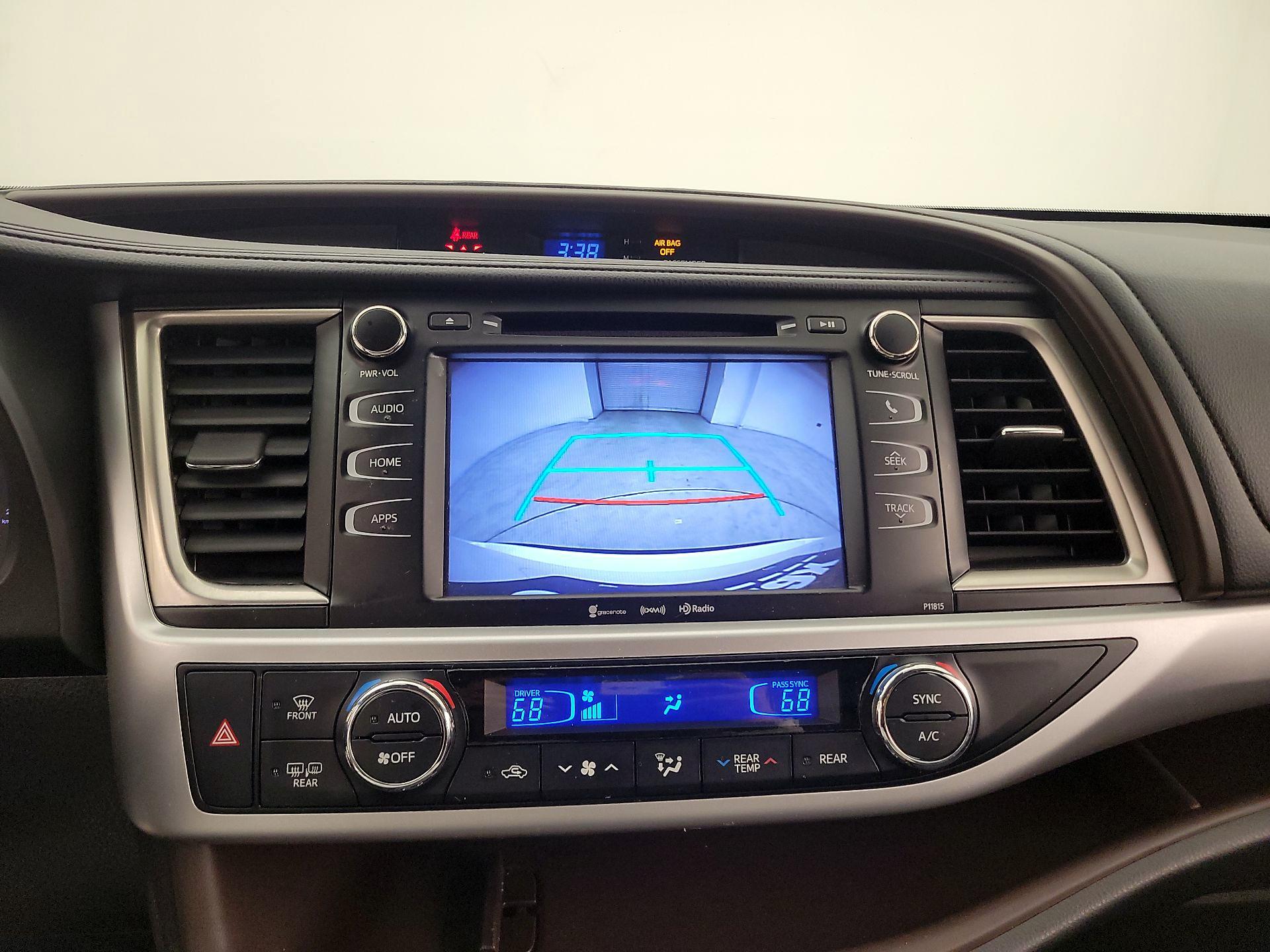 Thumbnail: 2019 Toyota Highlander - 14