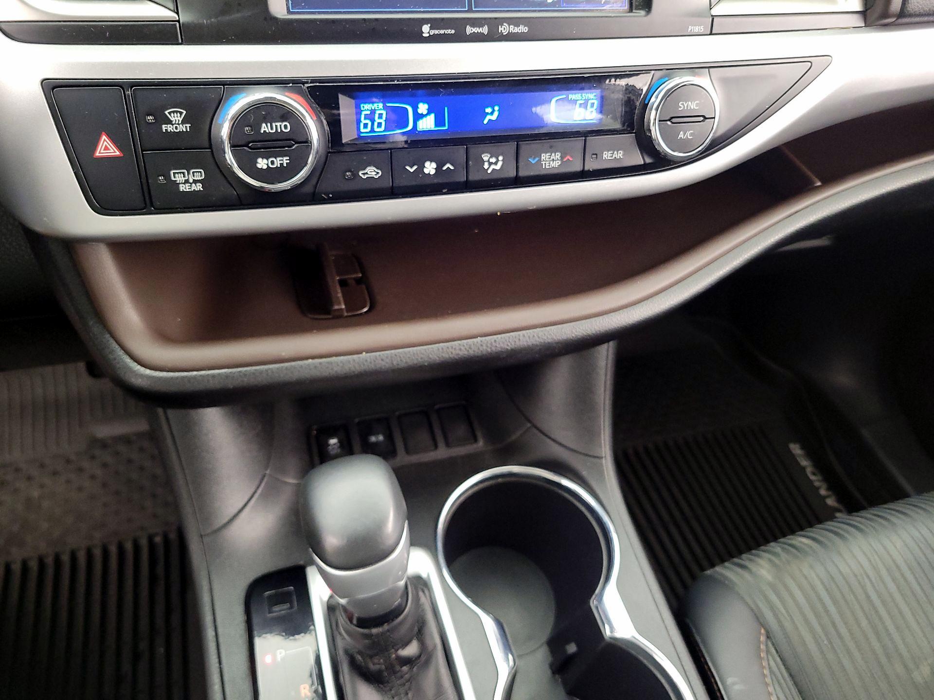 Thumbnail: 2019 Toyota Highlander - 16